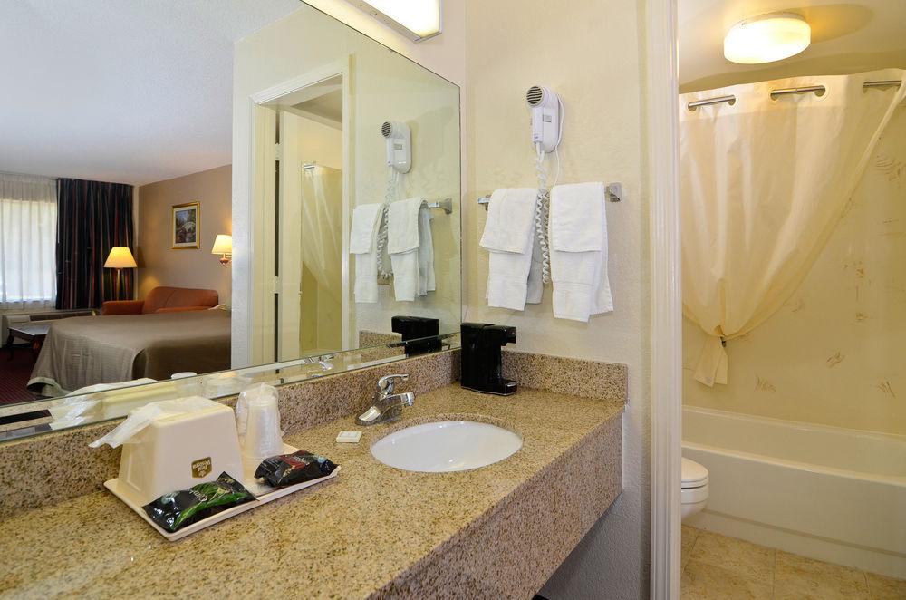 Travelers Inn & Suites - Memphis