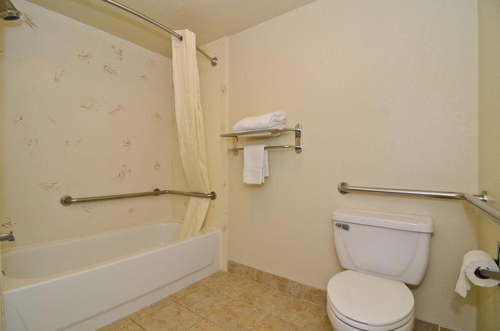 Travelers Inn & Suites - Memphis