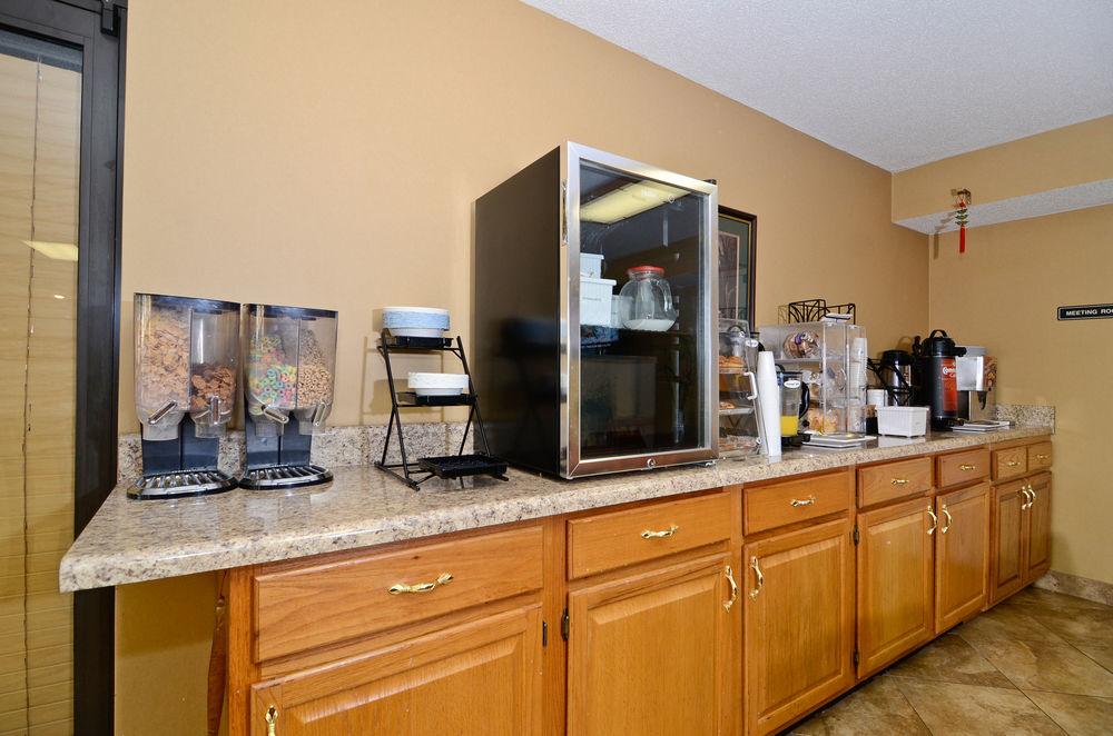 Travelers Inn & Suites - Memphis