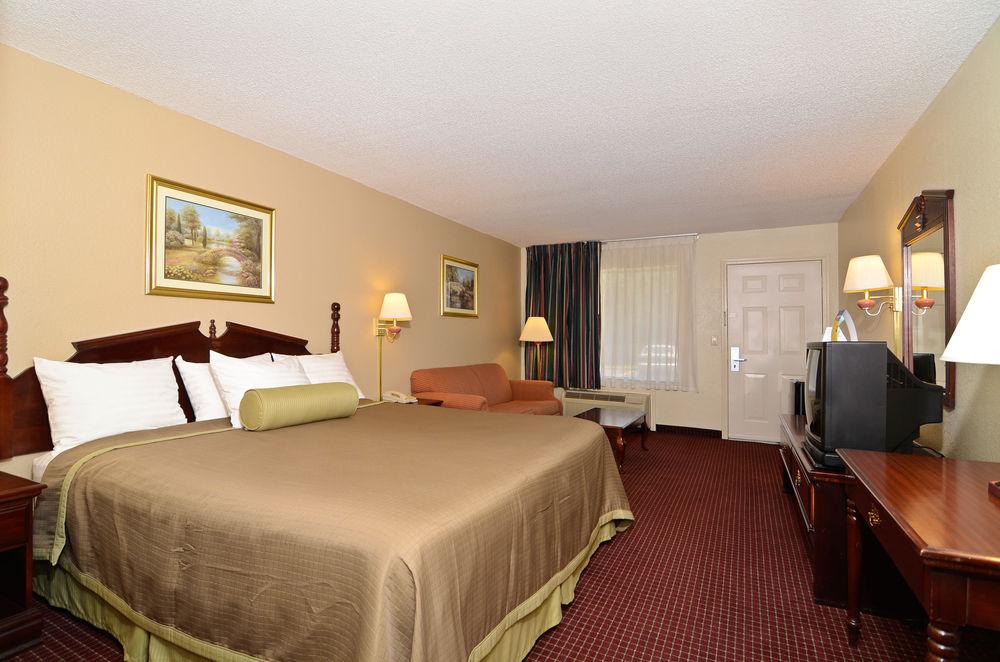 Travelers Inn & Suites - Memphis