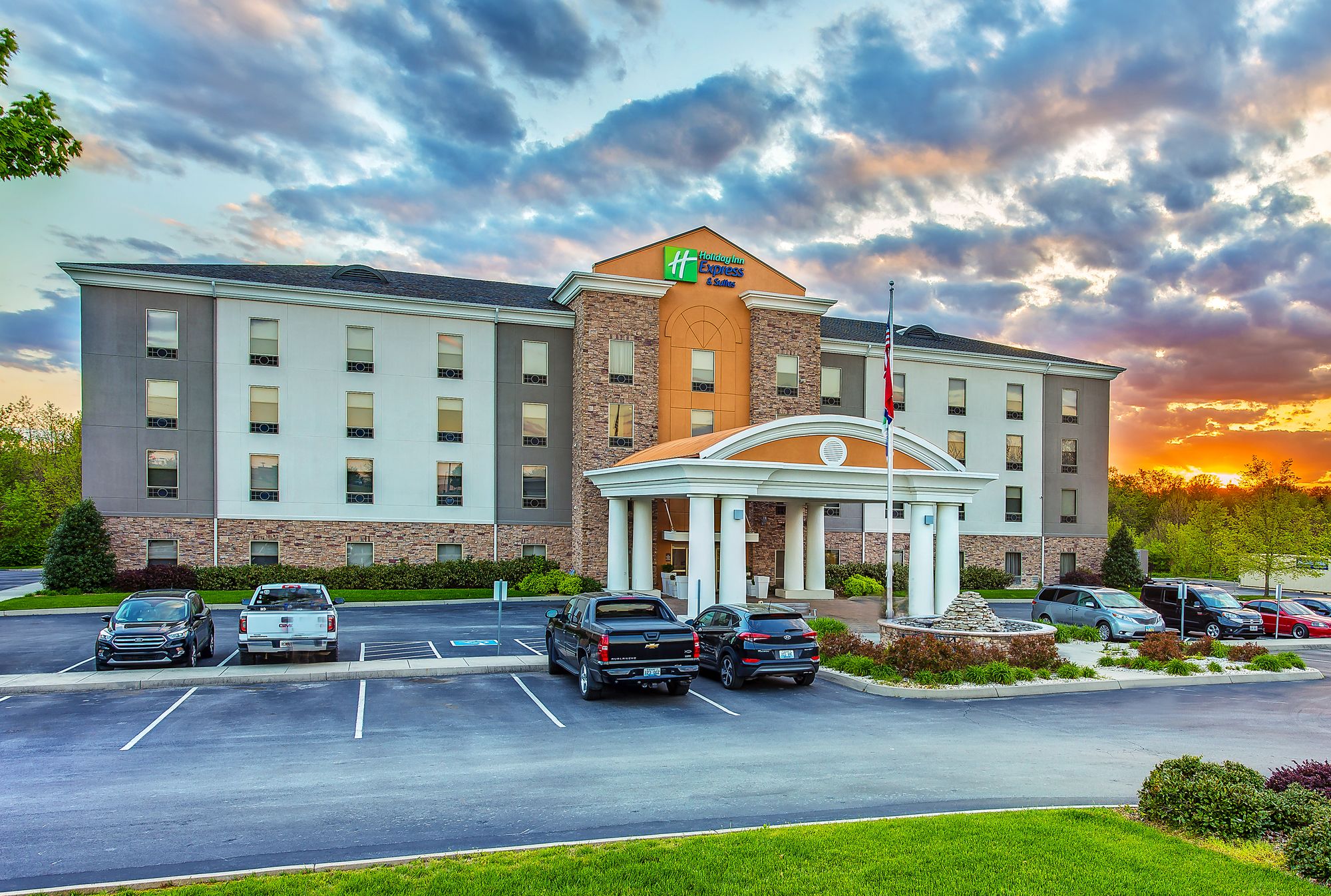 Holiday Inn Express & Suites Morristown
