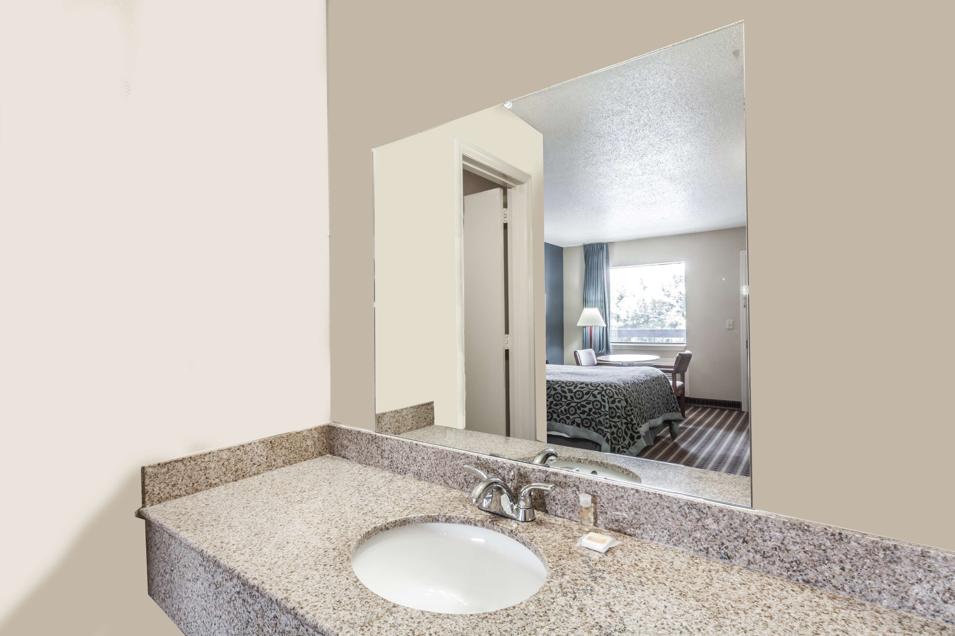 Days Inn By Wyndham Nashville North/Opryland Area