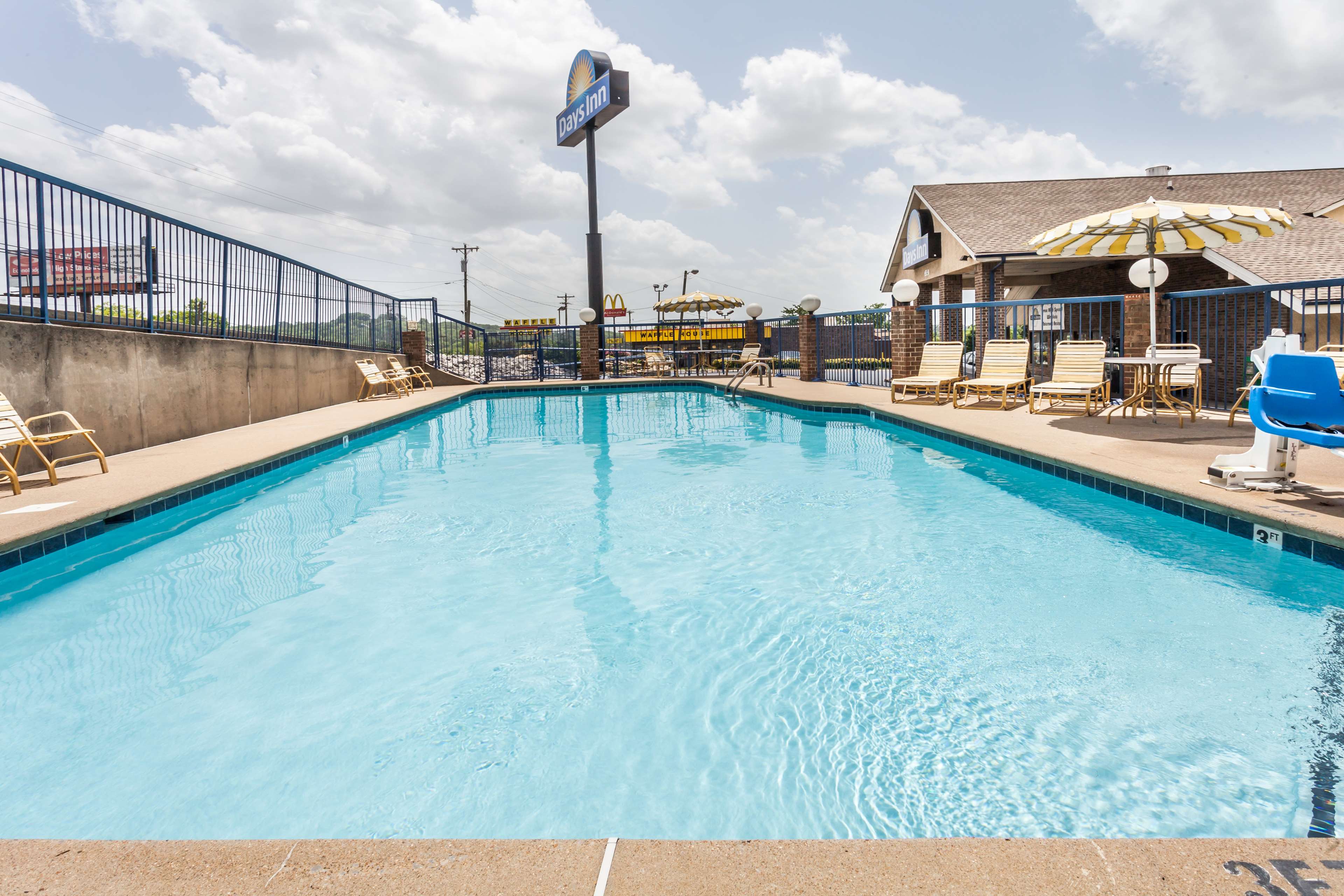 Days Inn By Wyndham Nashville North/Opryland Area