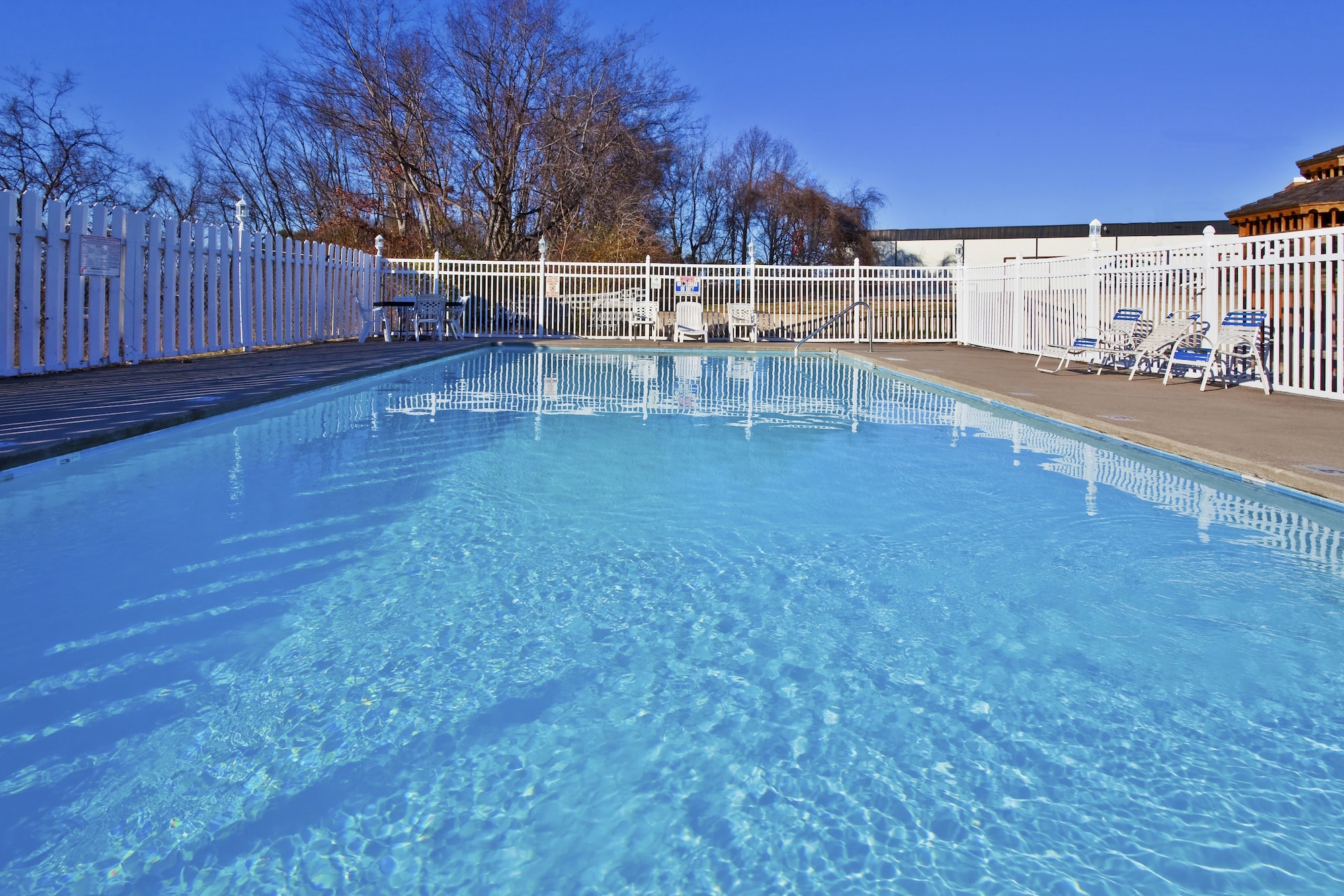 Holiday Inn Express & Suites Nashville I-40 & I- 24