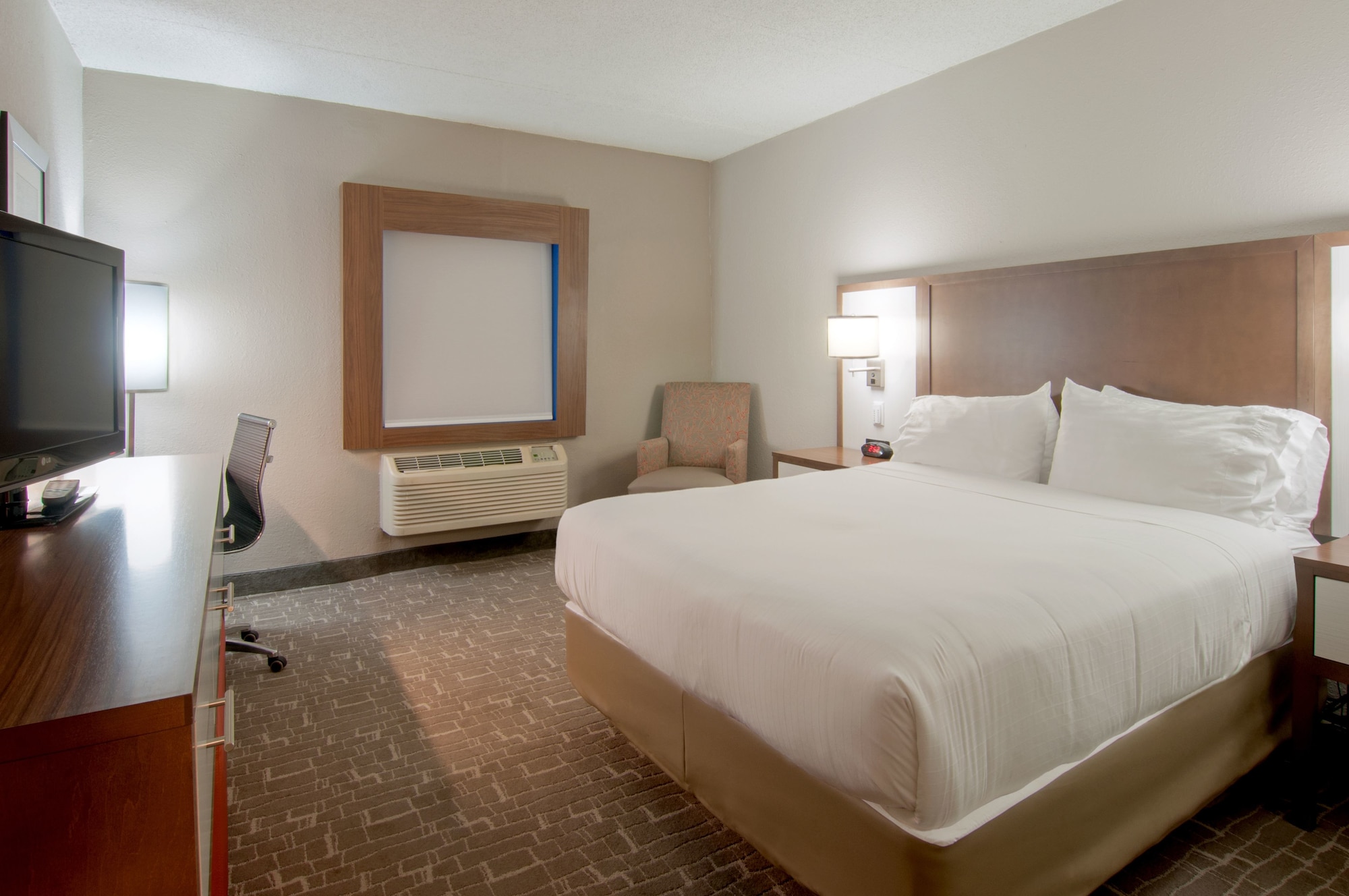 Holiday Inn Express & Suites Nashville I-40 & I- 24
