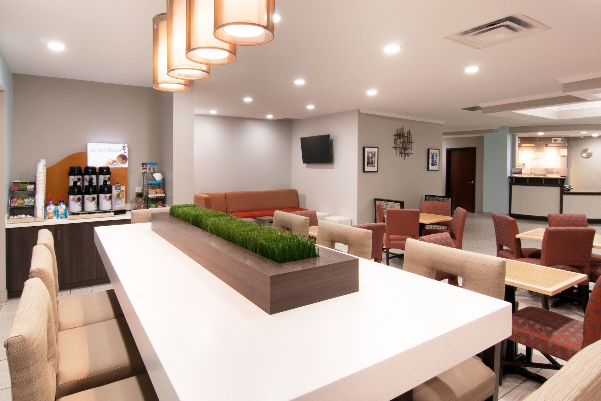 Holiday Inn Express & Suites Nashville I-40 & I- 24