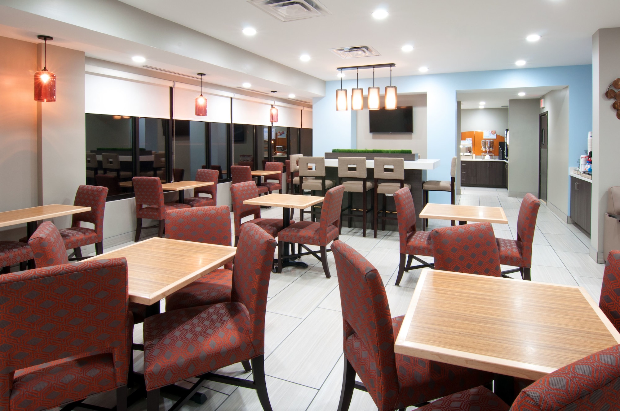 Holiday Inn Express & Suites Nashville I-40 & I- 24