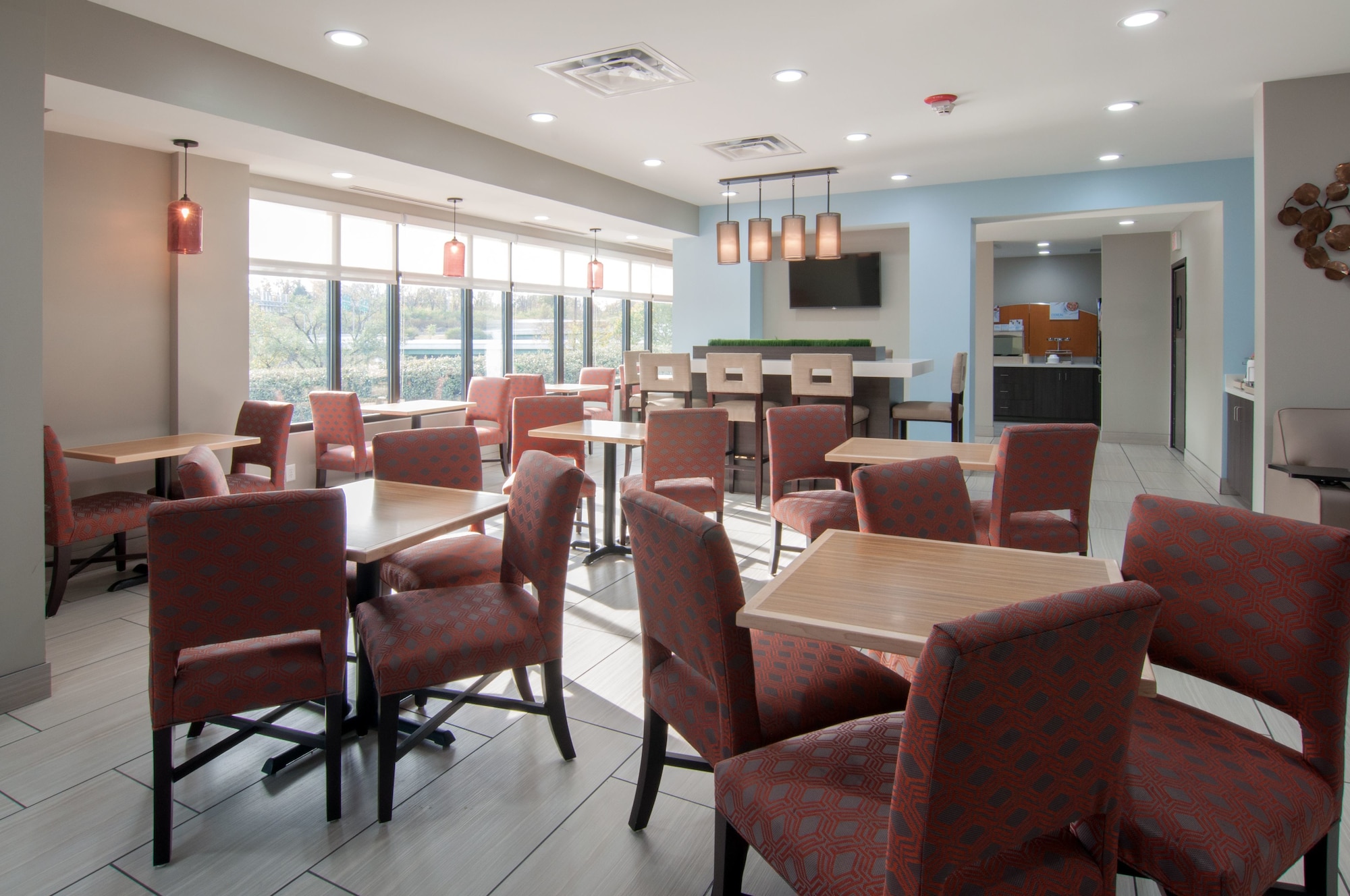 Holiday Inn Express & Suites Nashville I-40 & I- 24