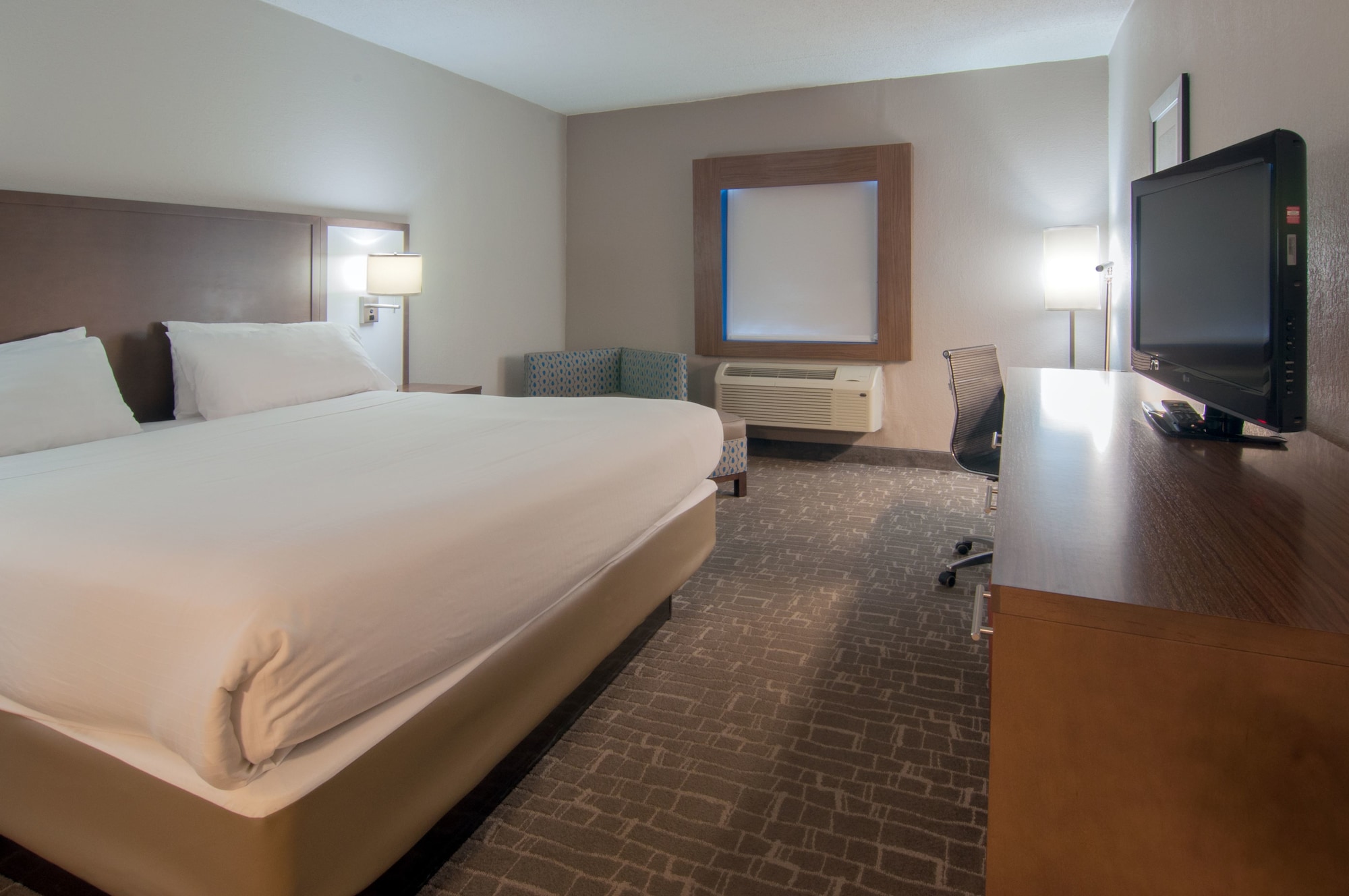 Holiday Inn Express & Suites Nashville I-40 & I- 24