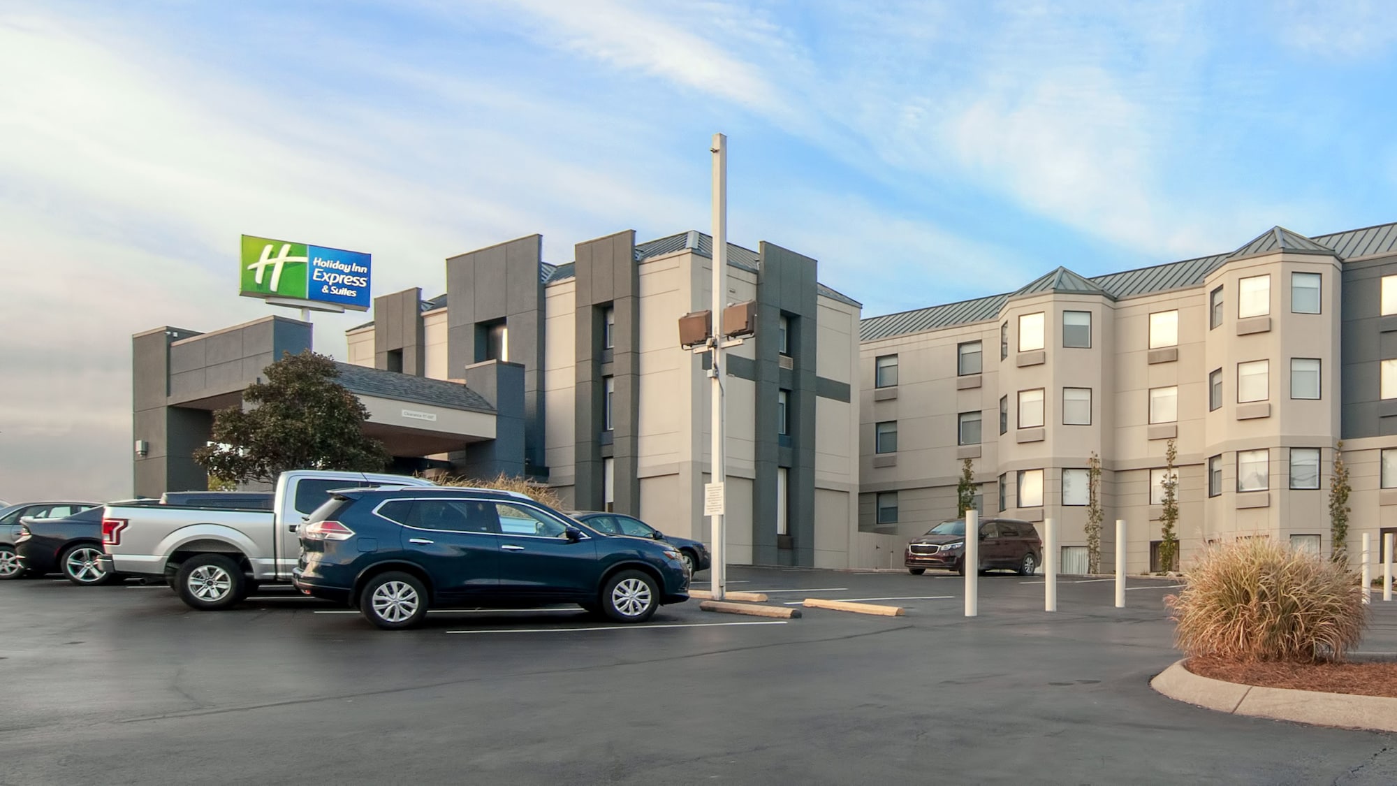 Holiday Inn Express & Suites Nashville I-40 & I- 24