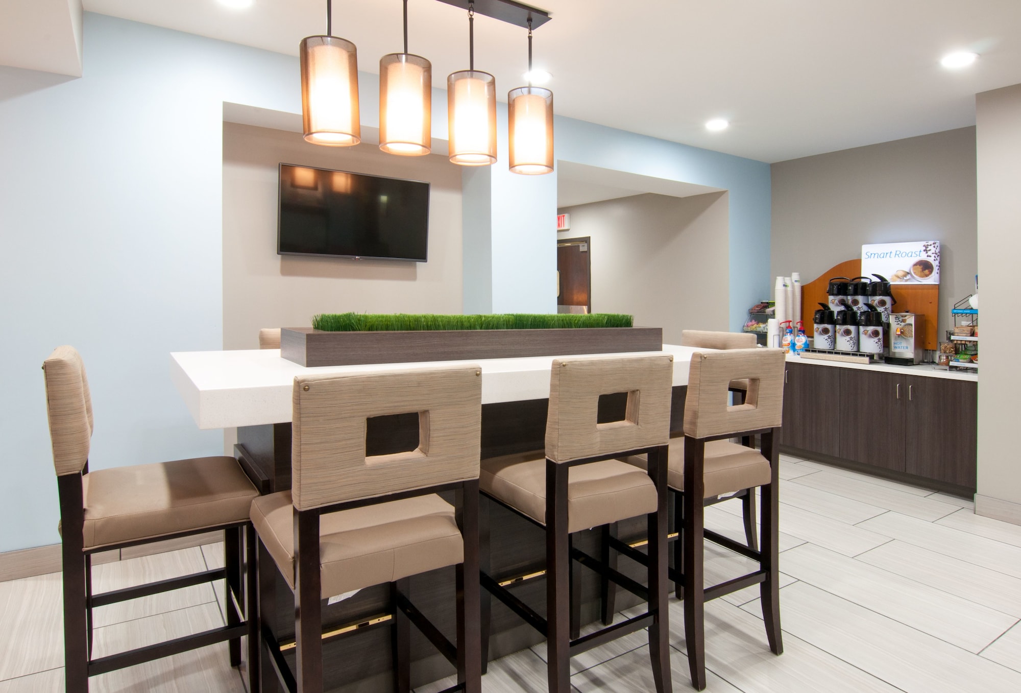 Holiday Inn Express & Suites Nashville I-40 & I- 24