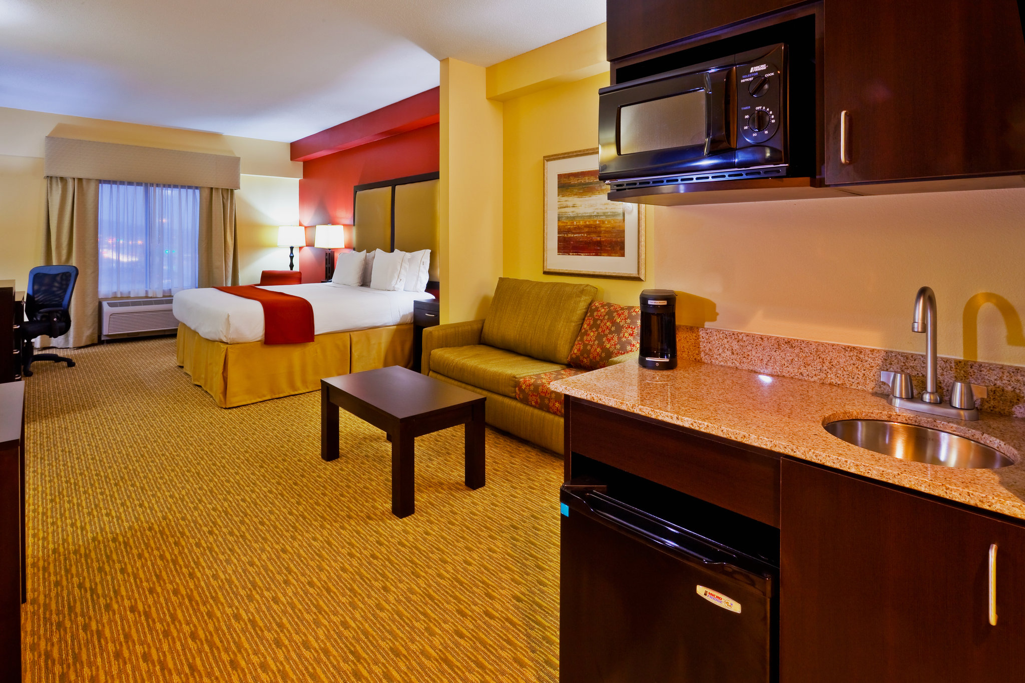 Holiday Inn Express & Suites Nashville-Opryland