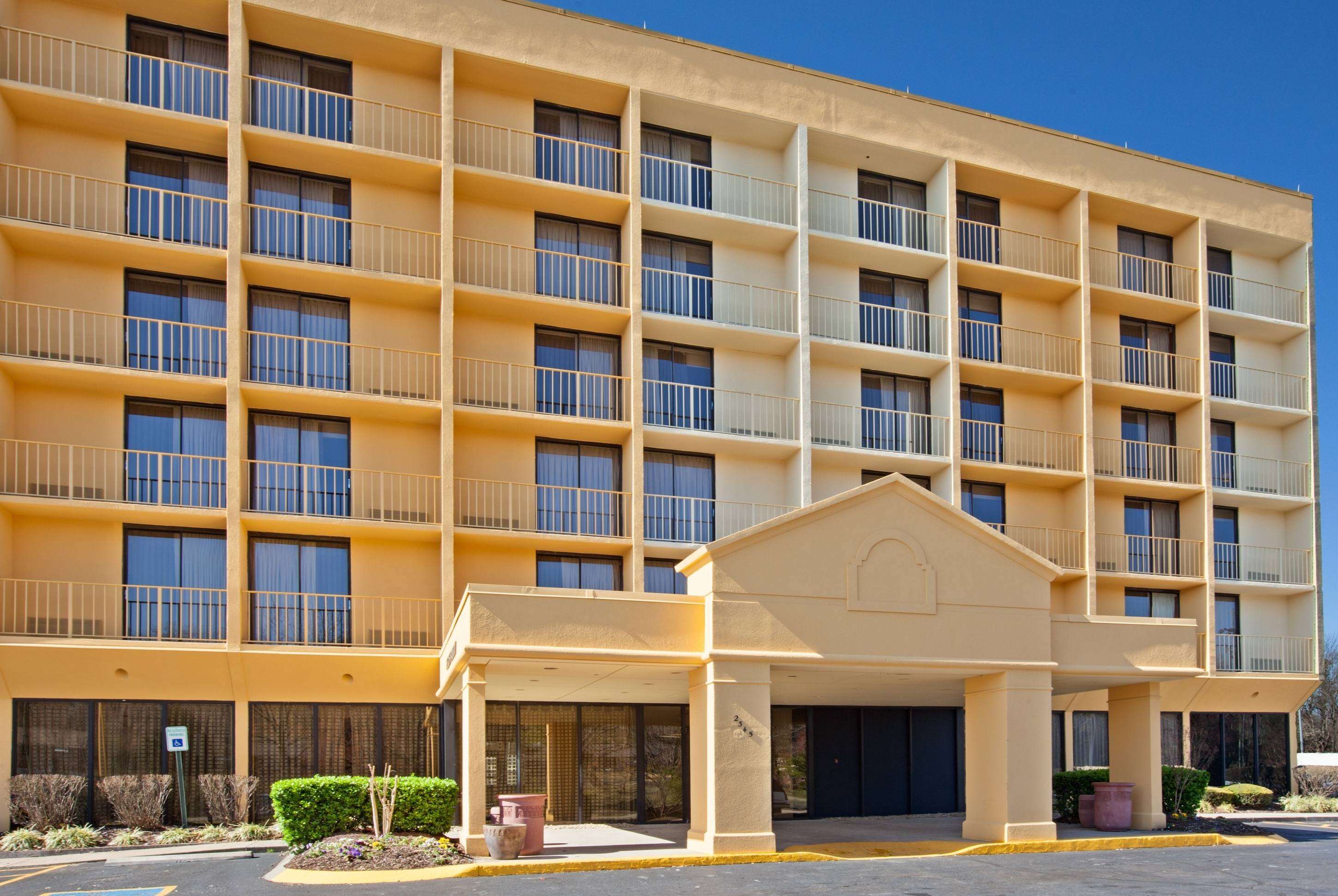 La Quinta Inn & Suites by Wyndham Nashville Airport/Opryland