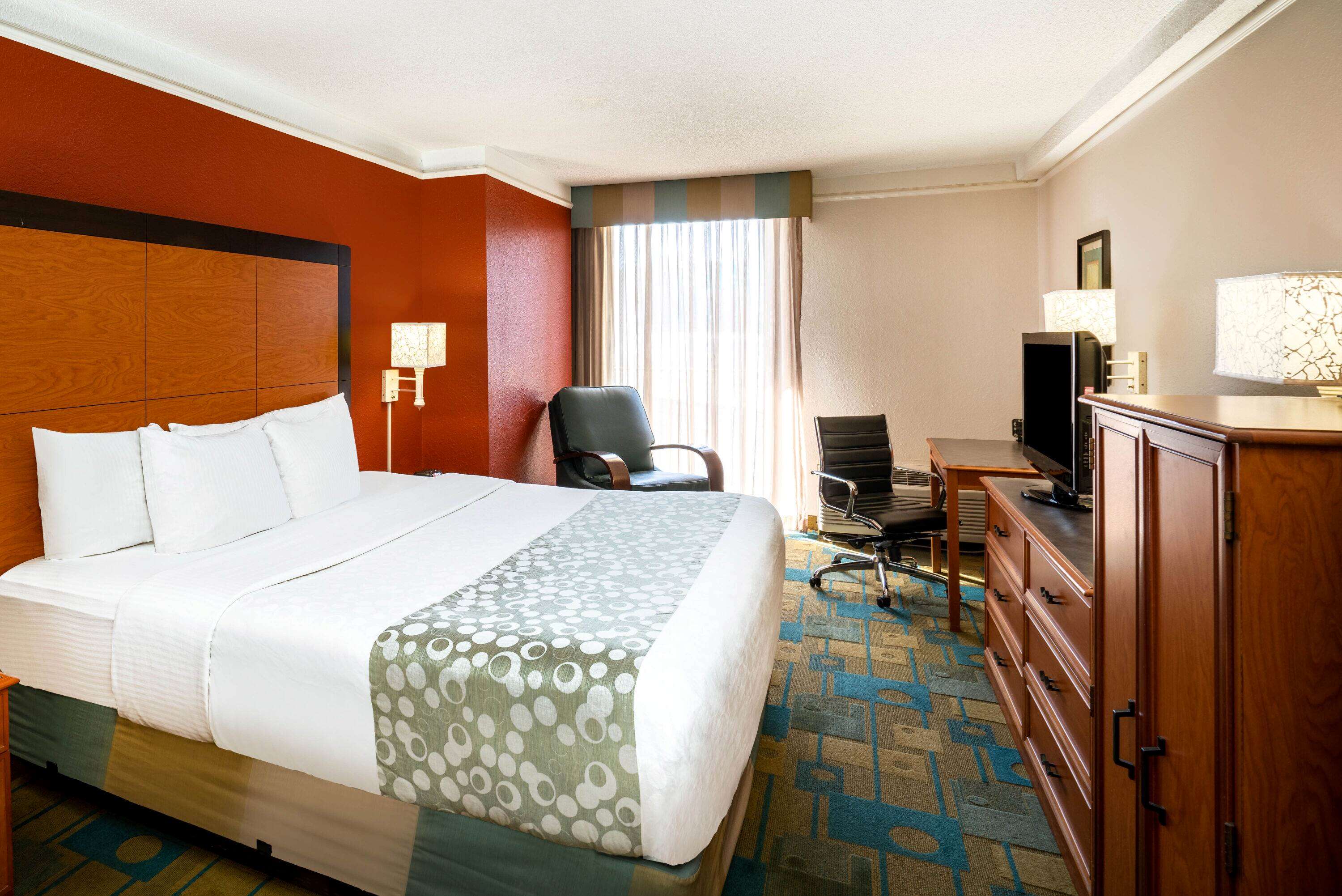La Quinta Inn & Suites by Wyndham Nashville Airport/Opryland