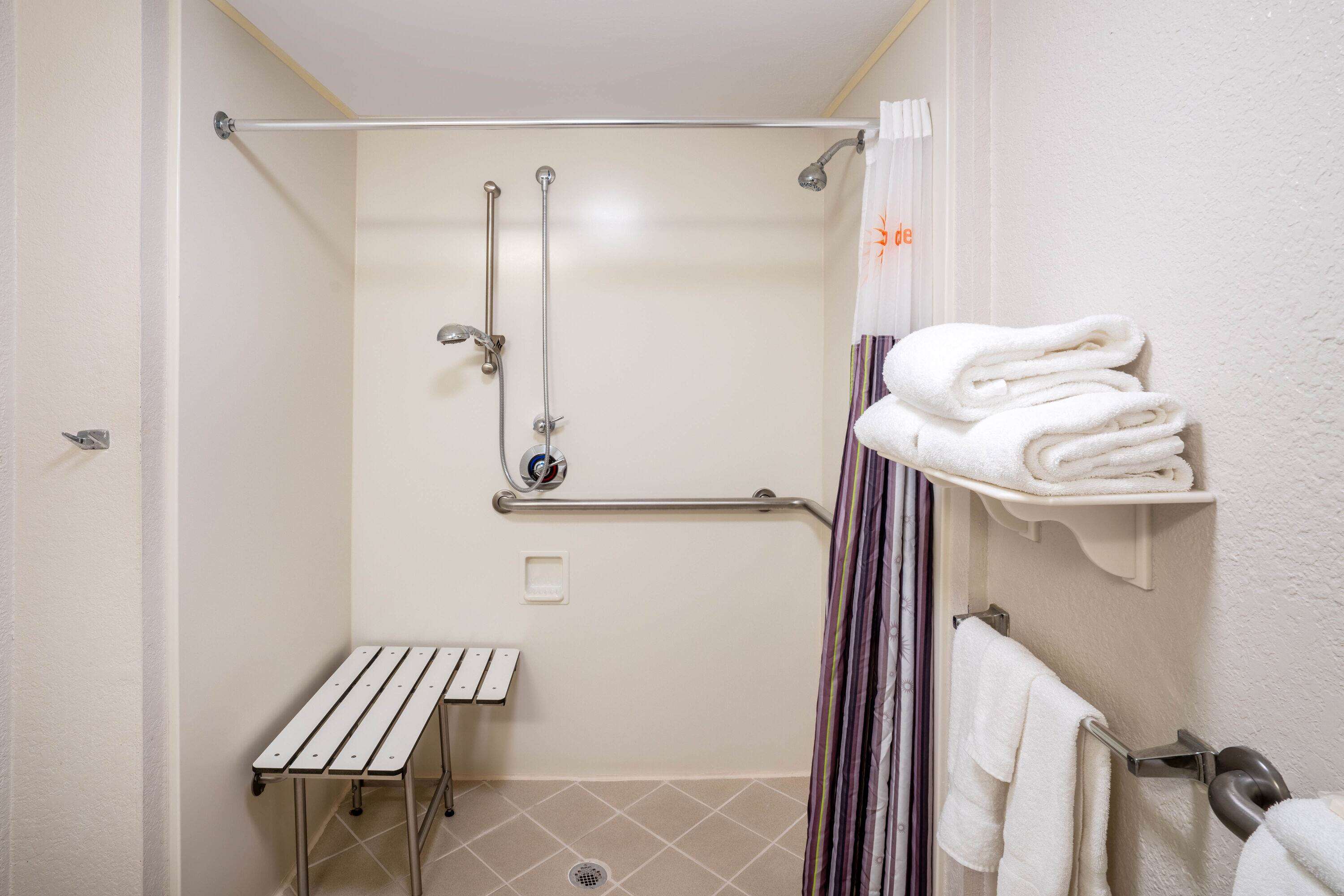La Quinta Inn & Suites by Wyndham Nashville Airport/Opryland