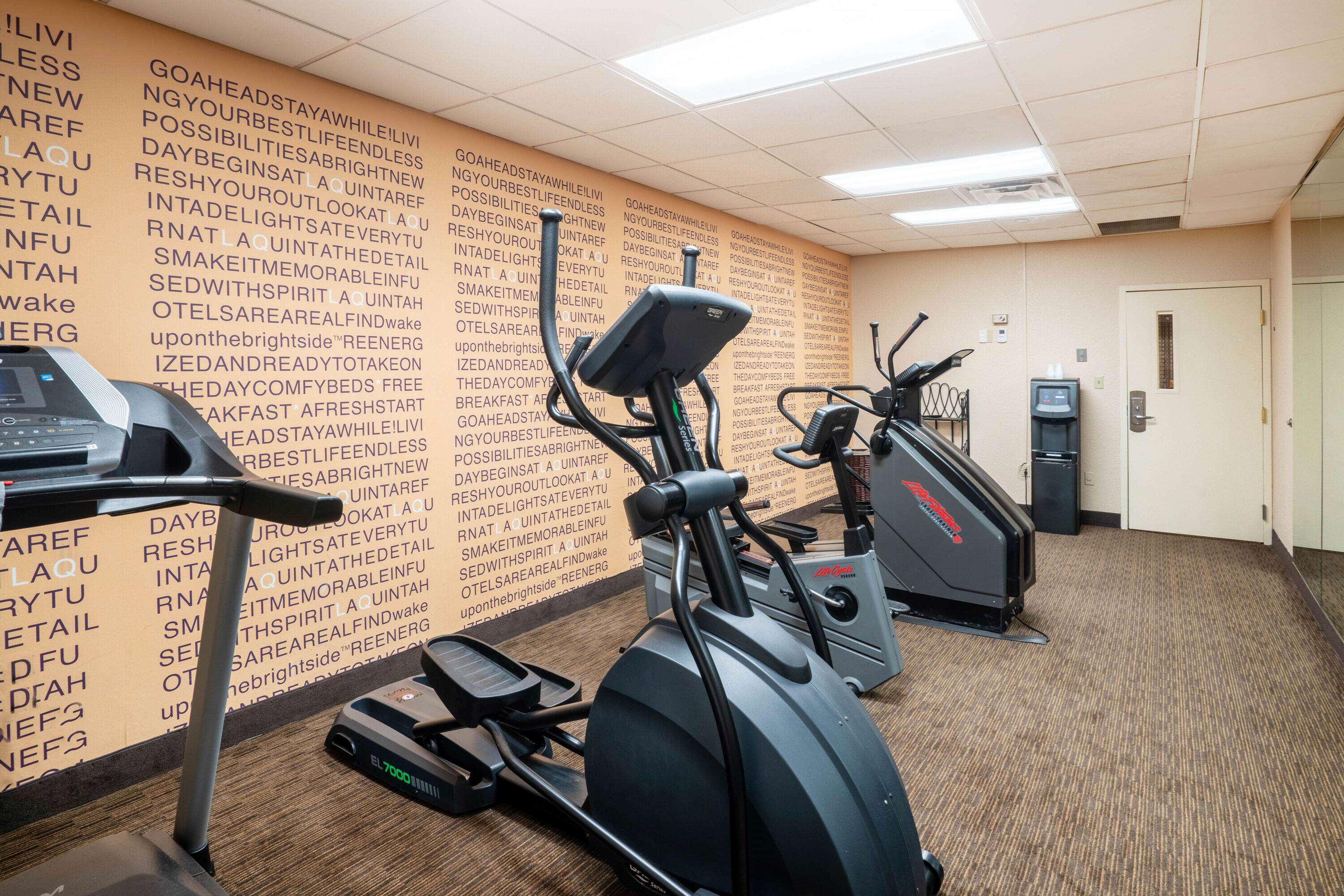 La Quinta Inn & Suites by Wyndham Nashville Airport/Opryland
