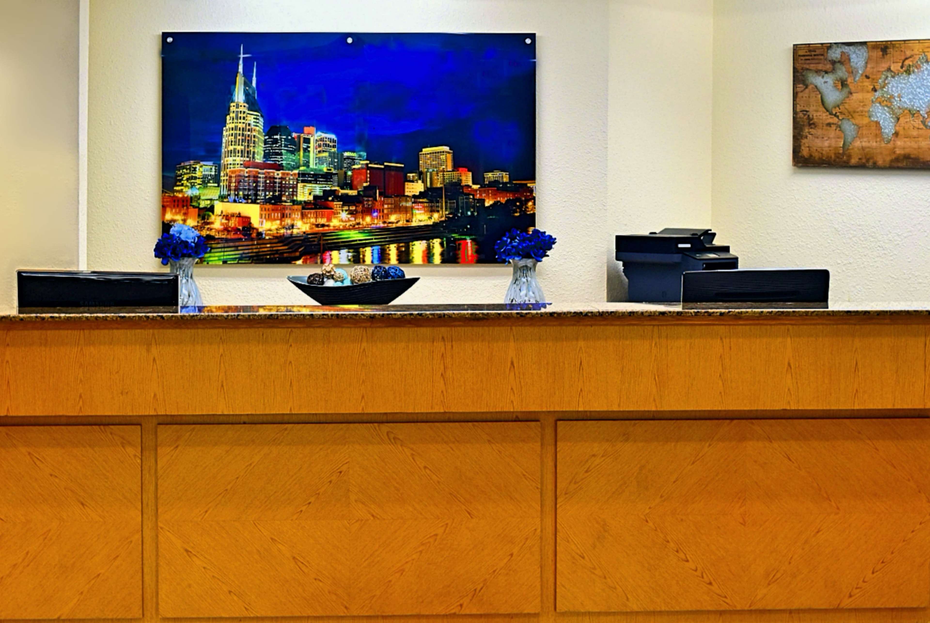 La Quinta Inn & Suites by Wyndham Nashville Airport/Opryland