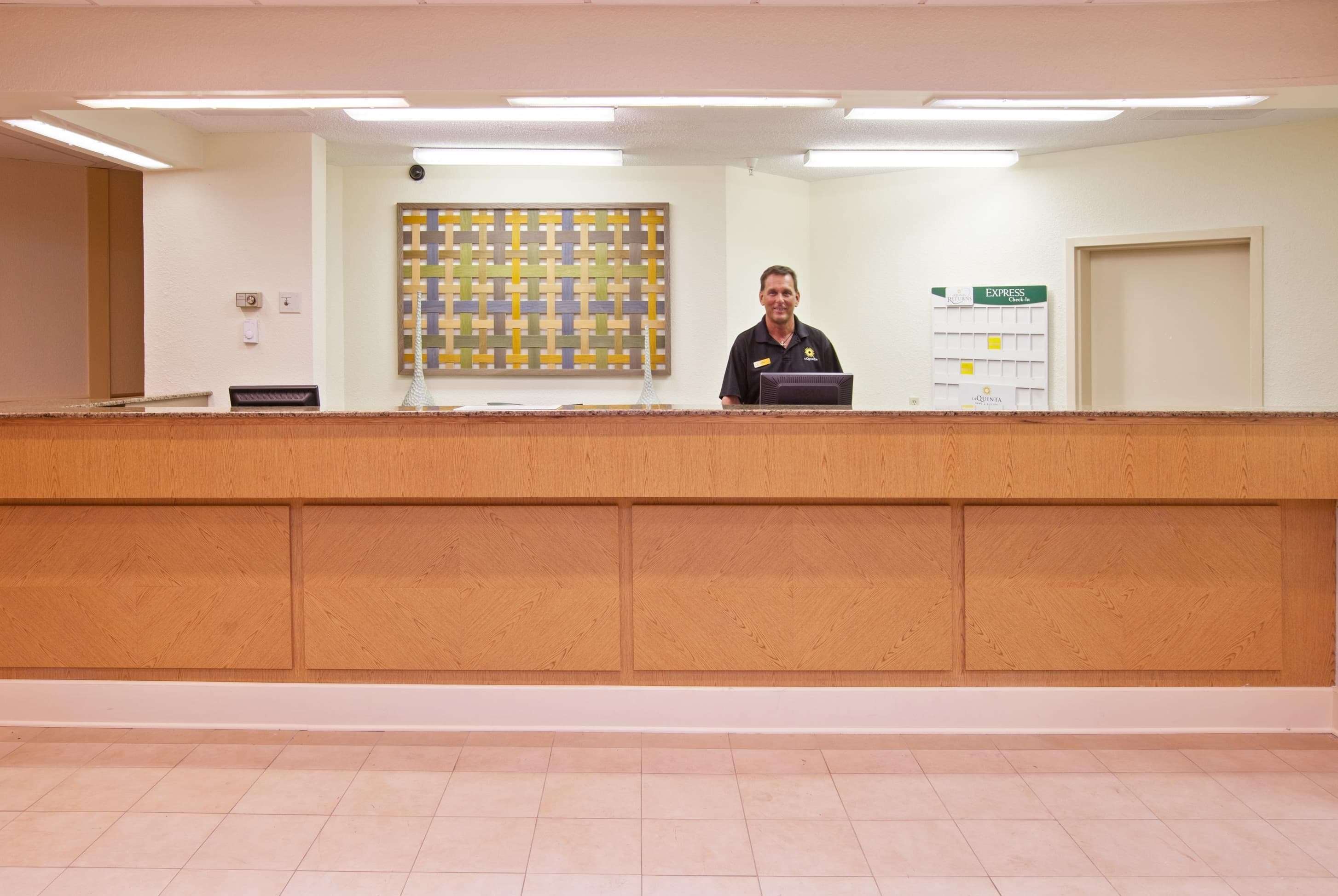 La Quinta Inn & Suites by Wyndham Nashville Airport/Opryland