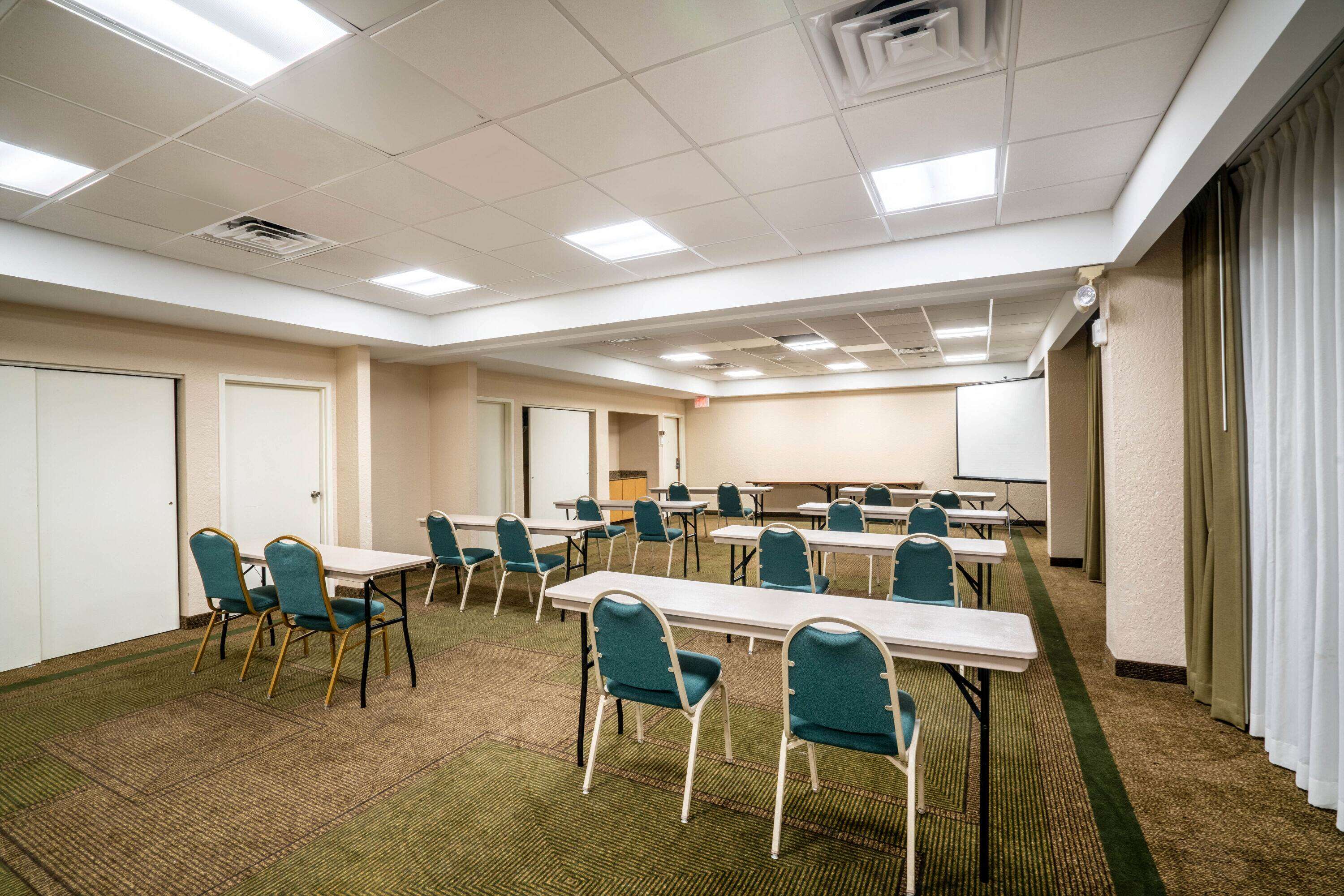 La Quinta Inn & Suites by Wyndham Nashville Airport/Opryland