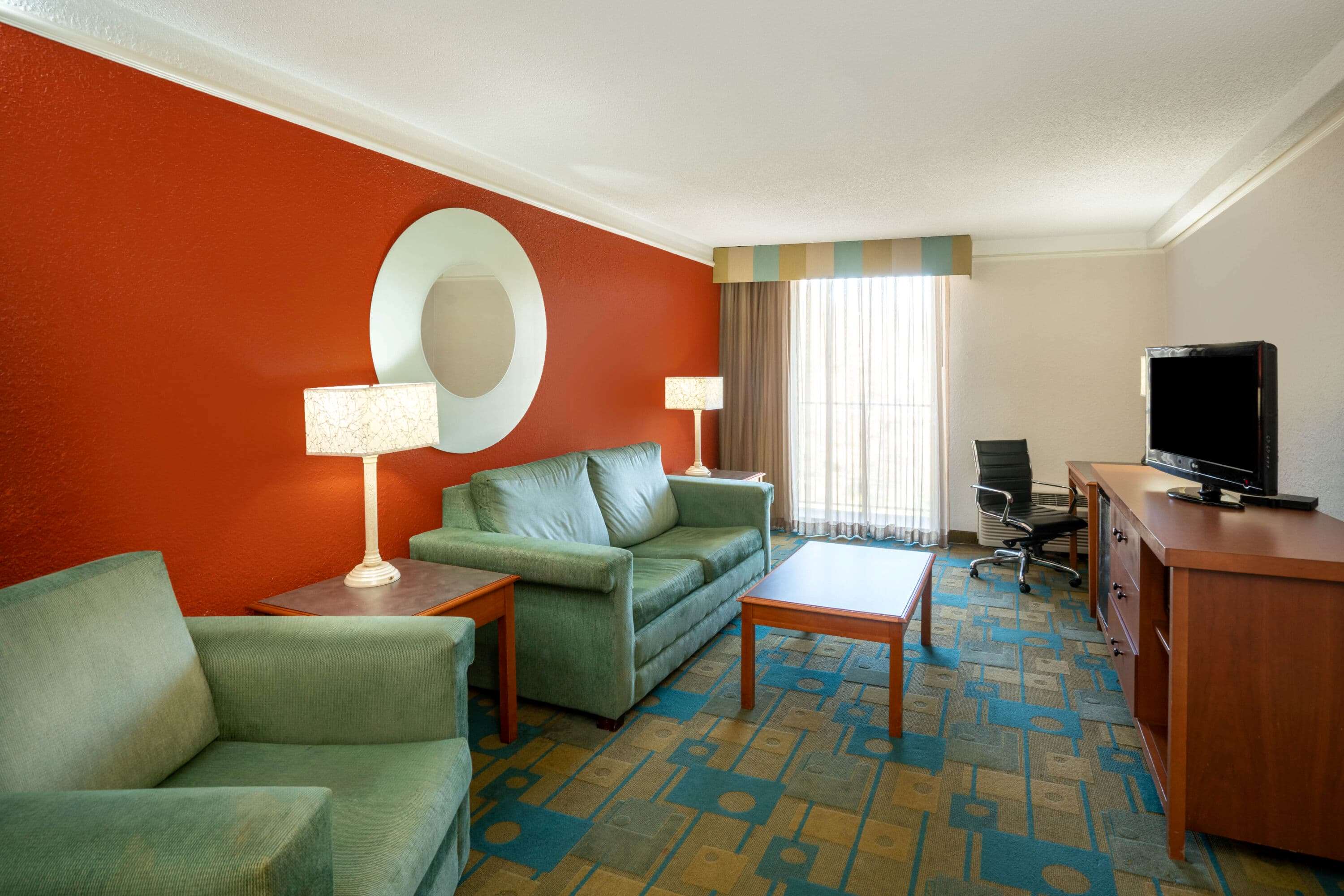 La Quinta Inn & Suites by Wyndham Nashville Airport/Opryland