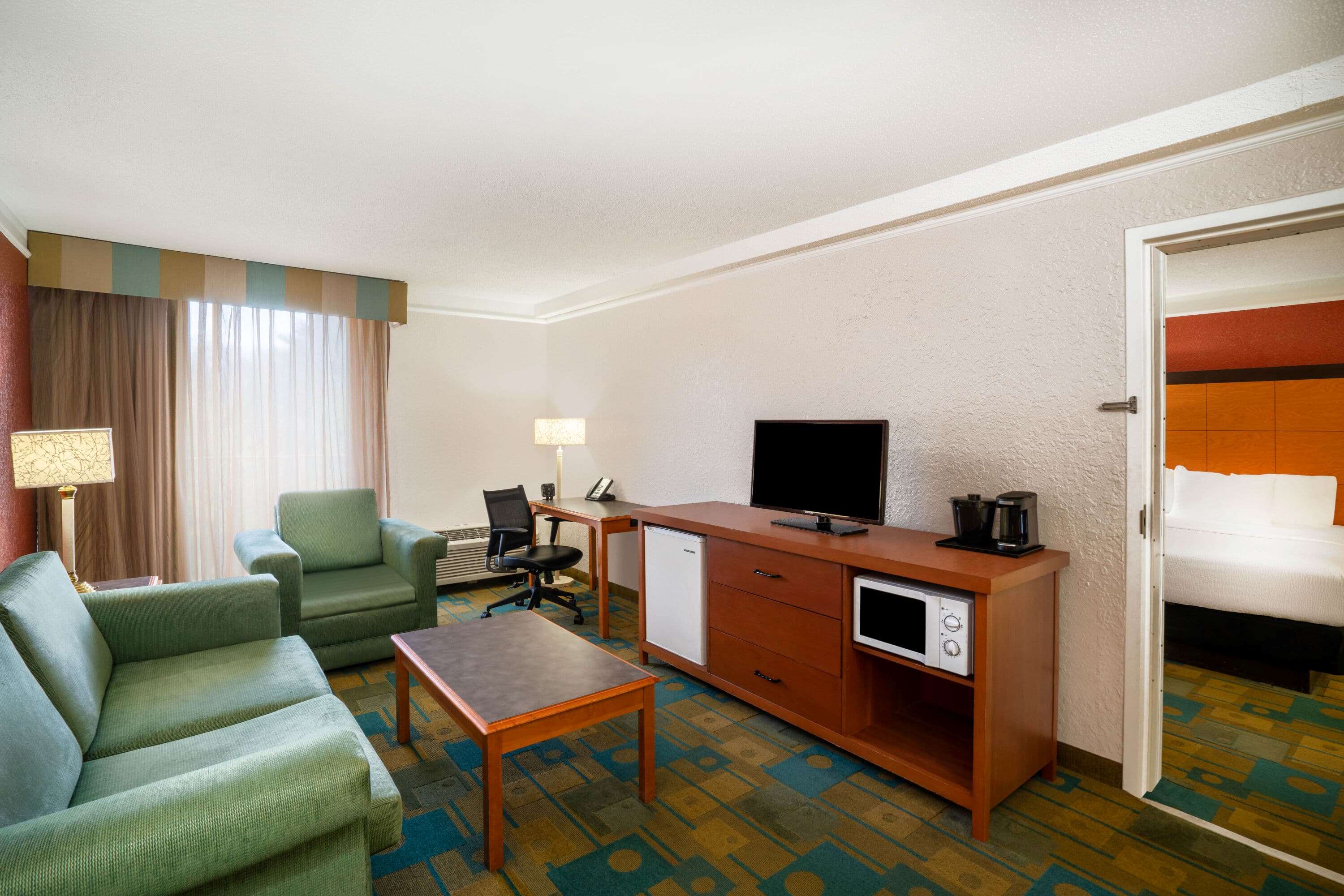 La Quinta Inn & Suites by Wyndham Nashville Airport/Opryland