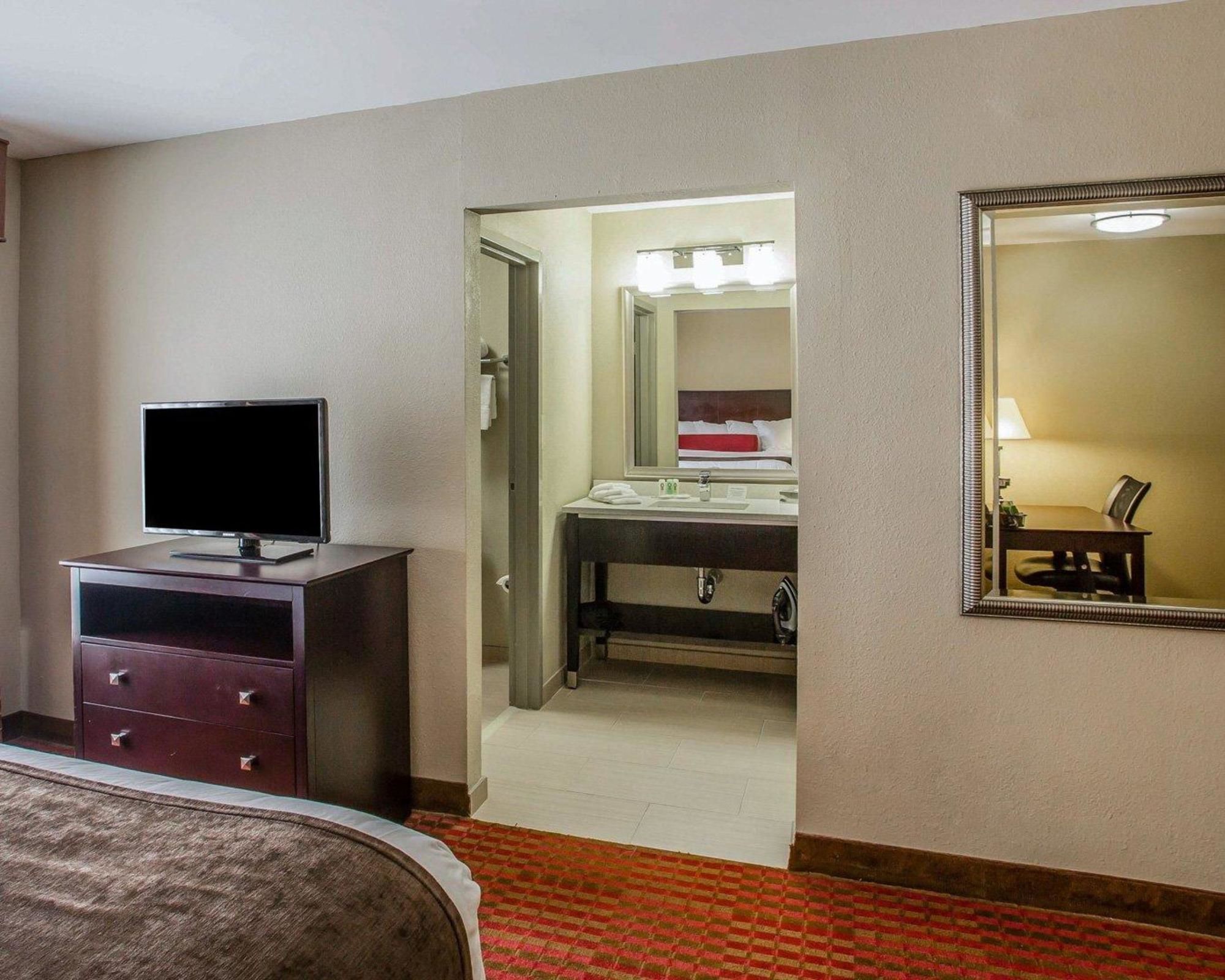 Quality Suites Nashville Airport