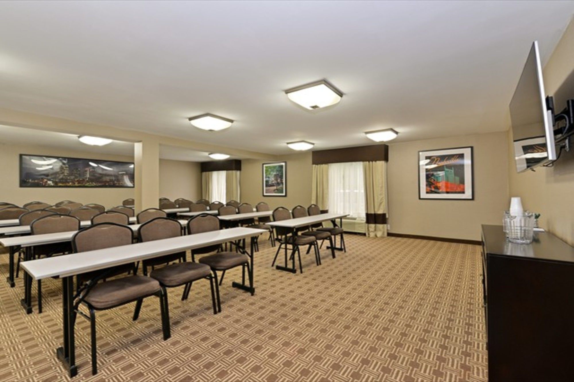 Quality Suites Nashville Airport