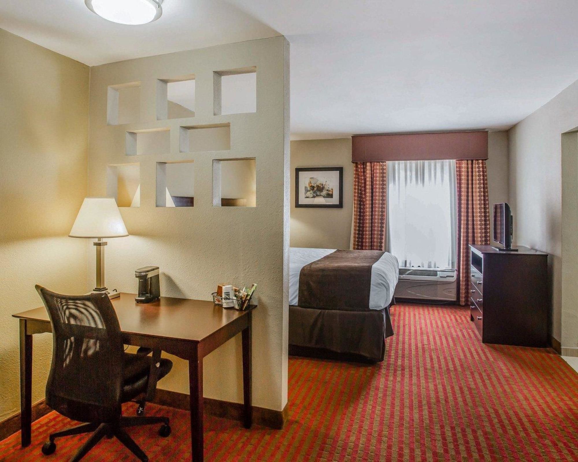 Quality Suites Nashville Airport