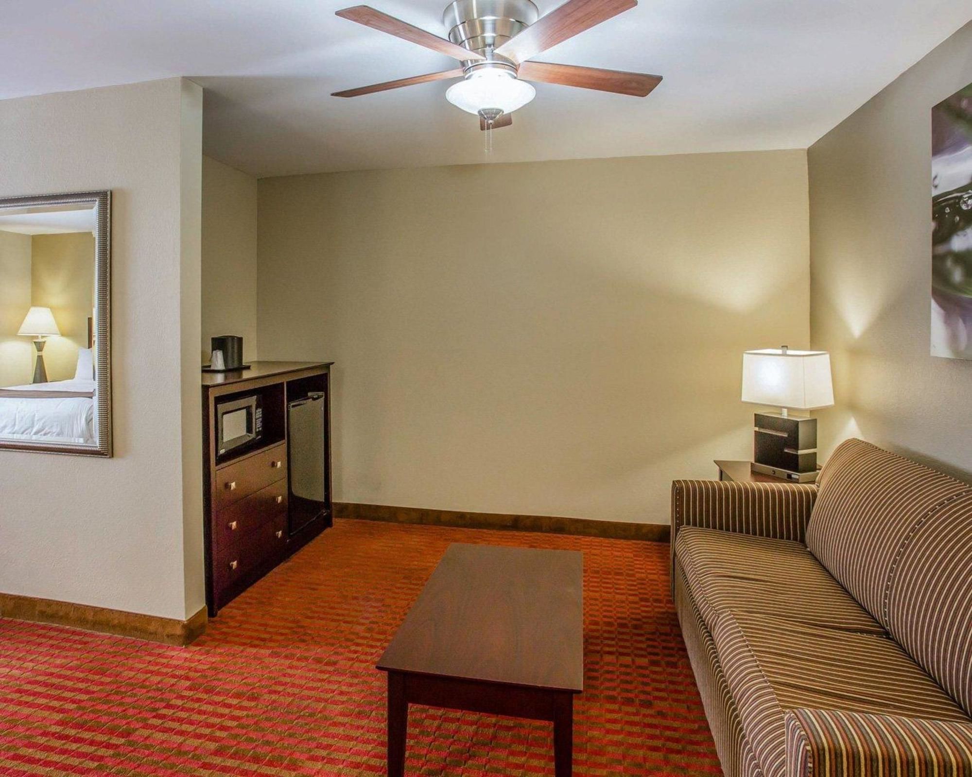 Quality Suites Nashville Airport