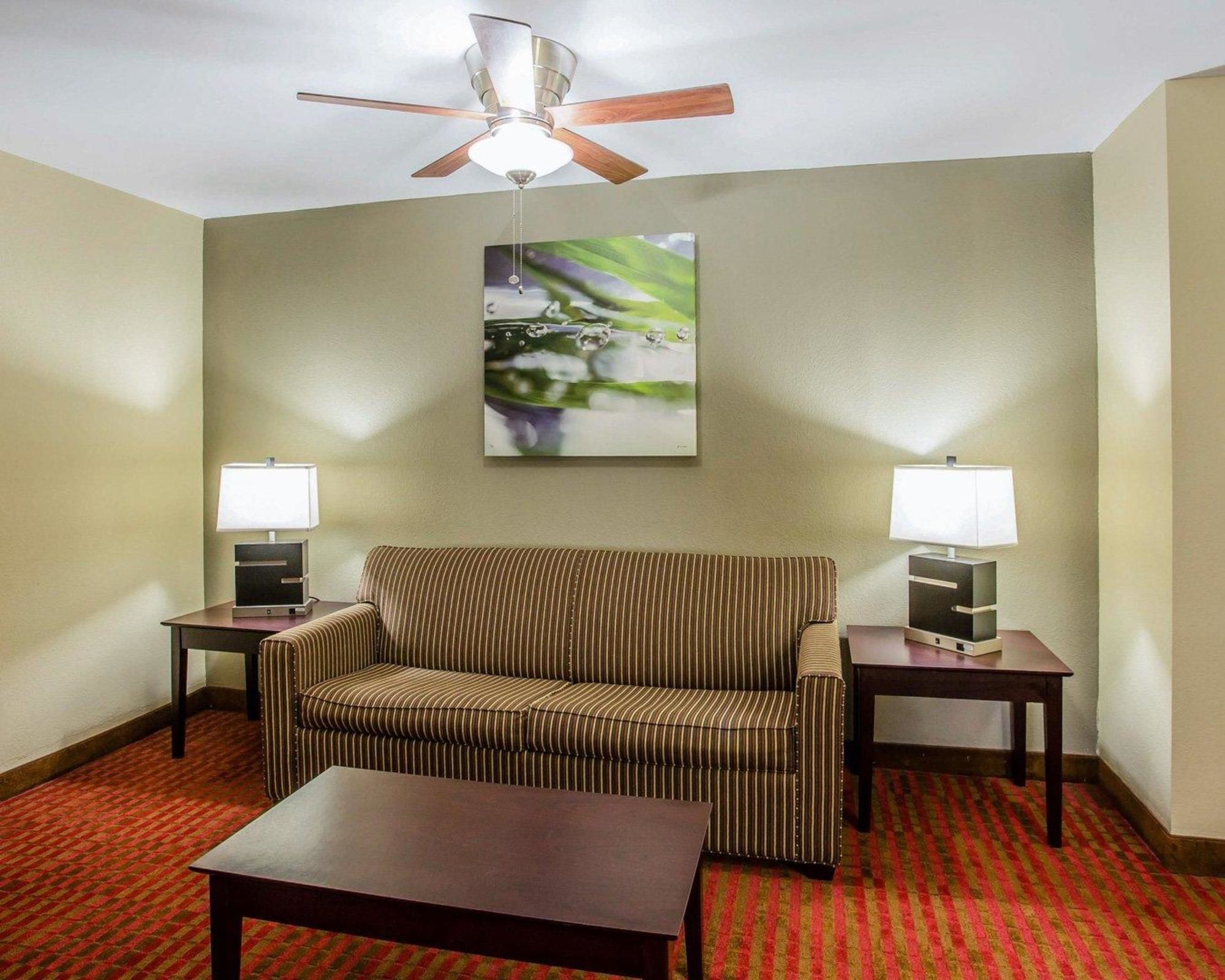 Quality Suites Nashville Airport