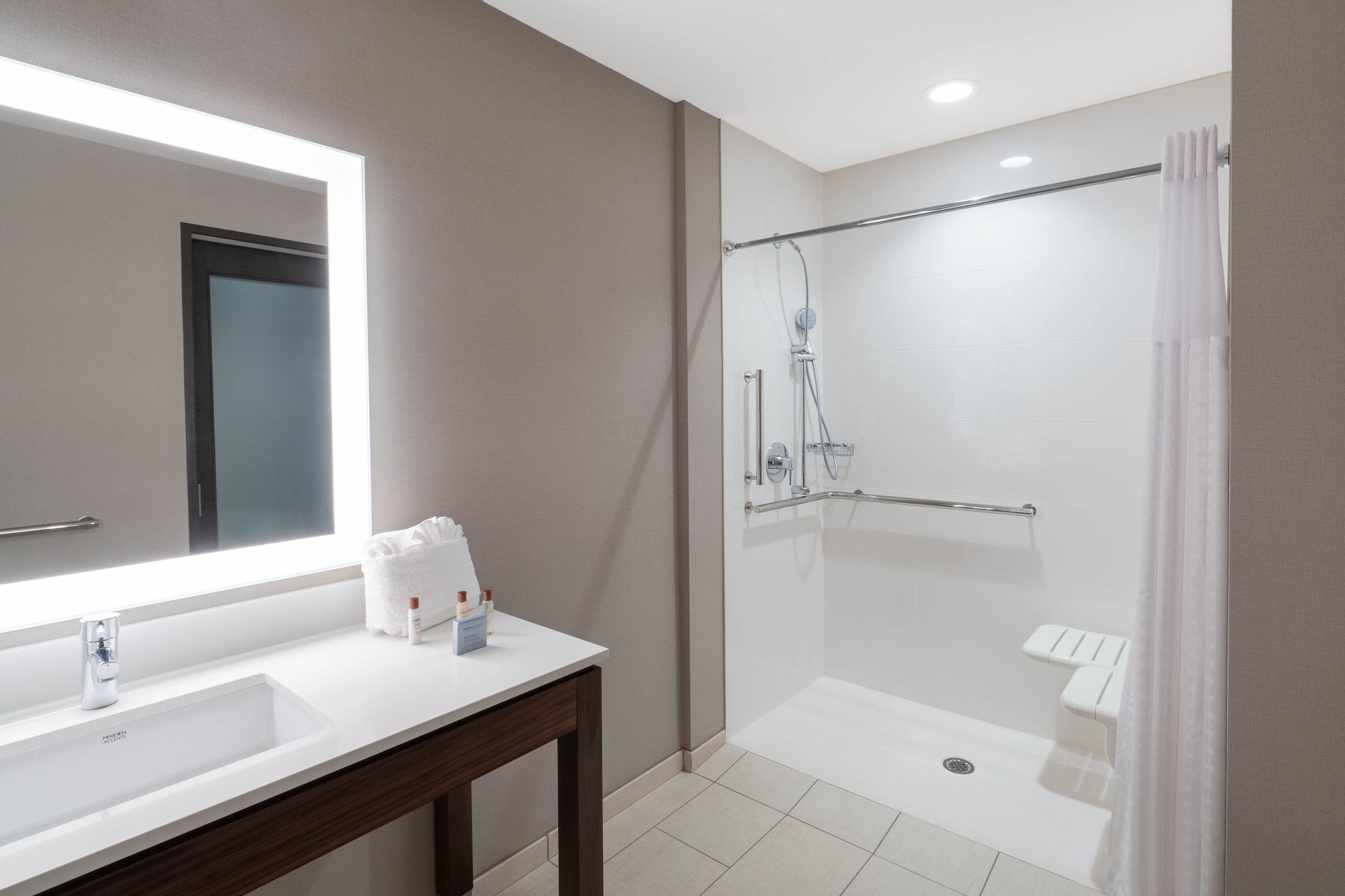 Hampton Inn by Hilton Nashville Airport Century Place