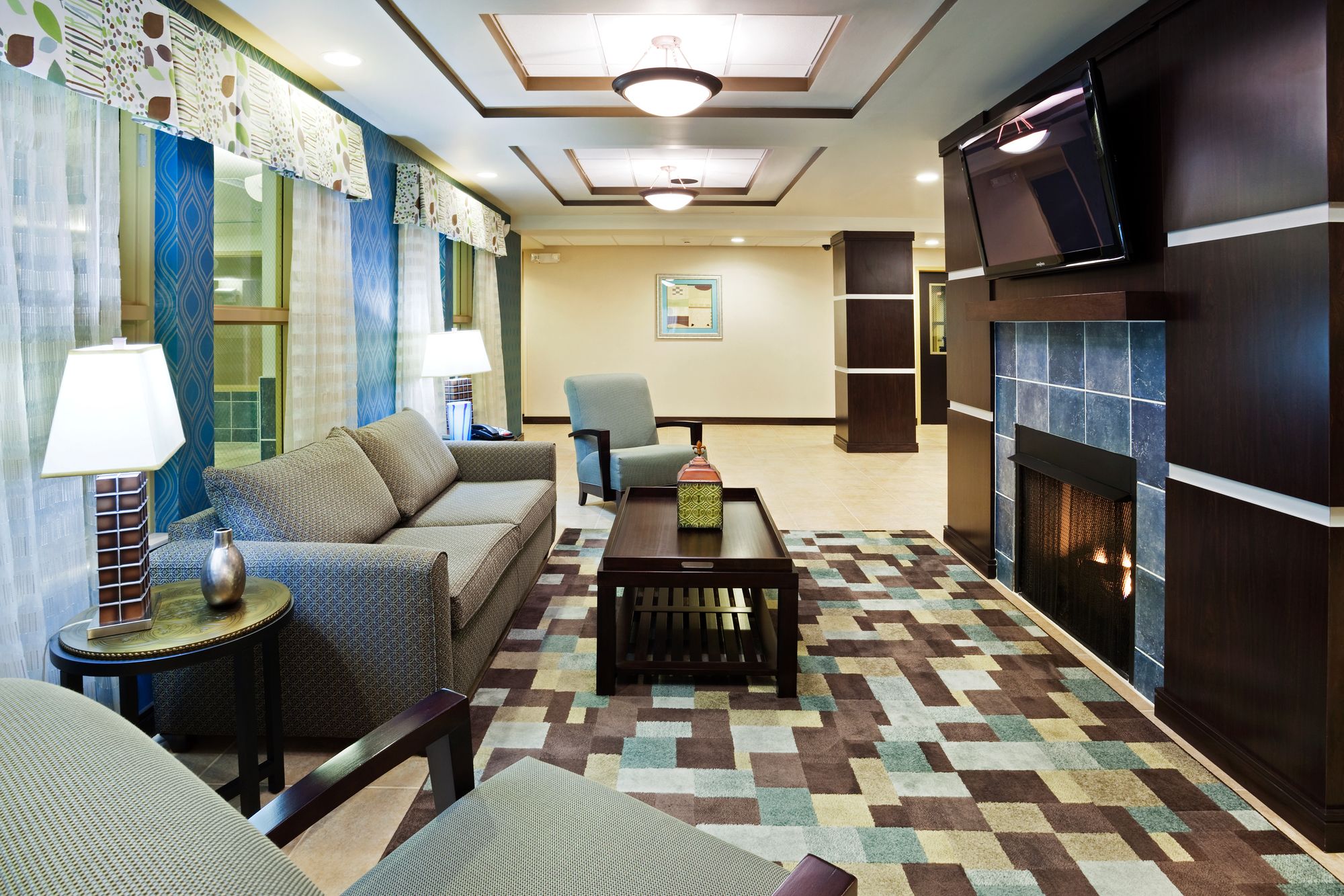 Holiday Inn Express Hotel & Suites Newport South