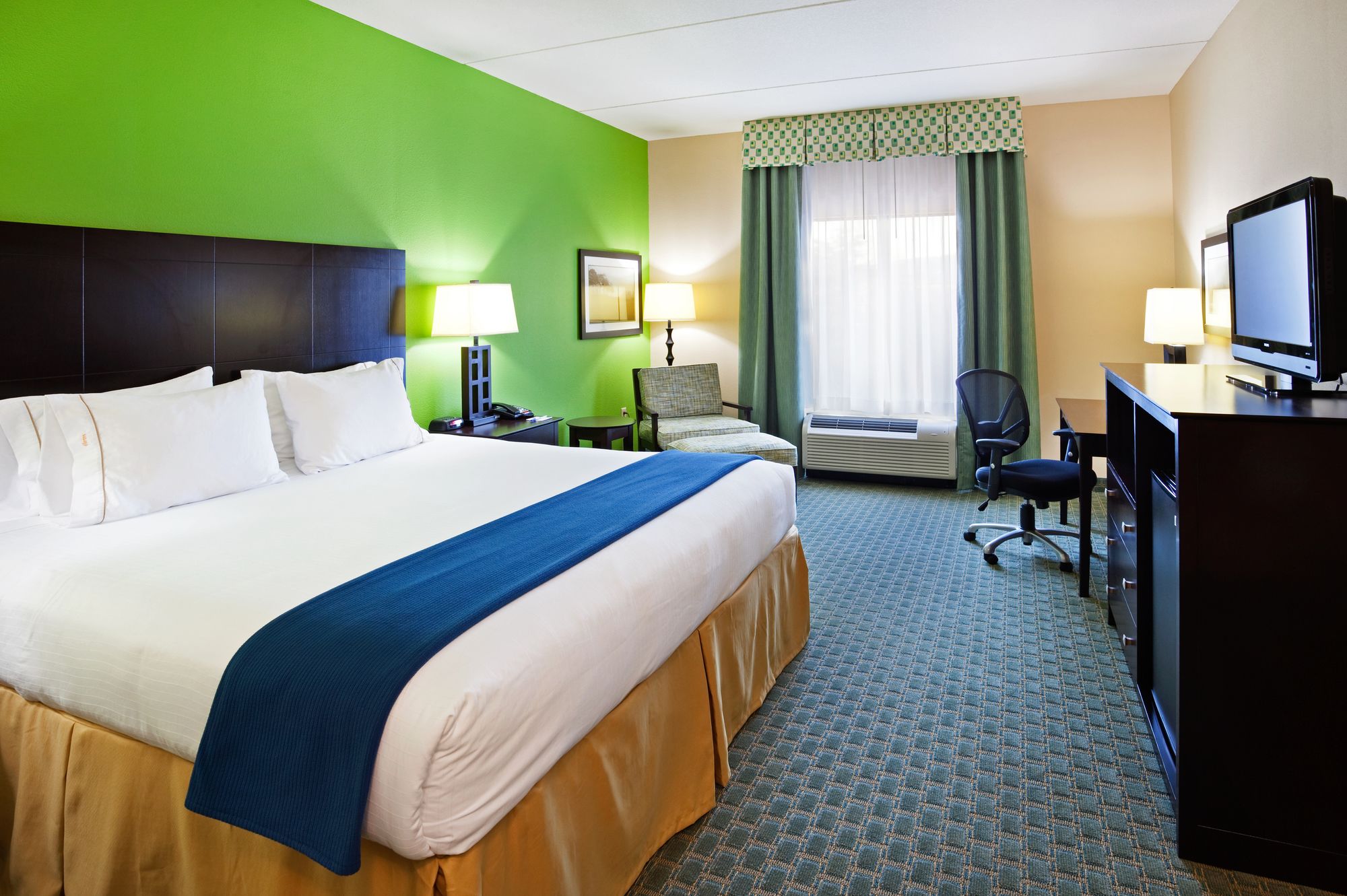 Holiday Inn Express Hotel & Suites Newport South