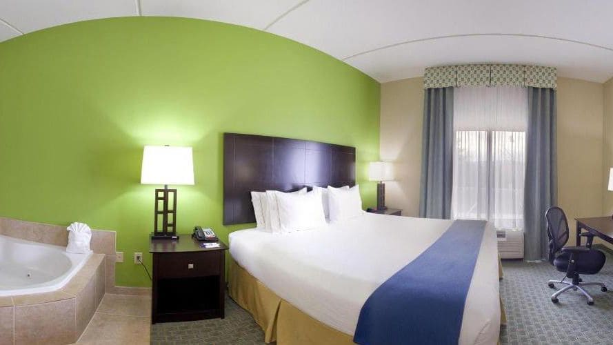 Holiday Inn Express Hotel & Suites Newport South