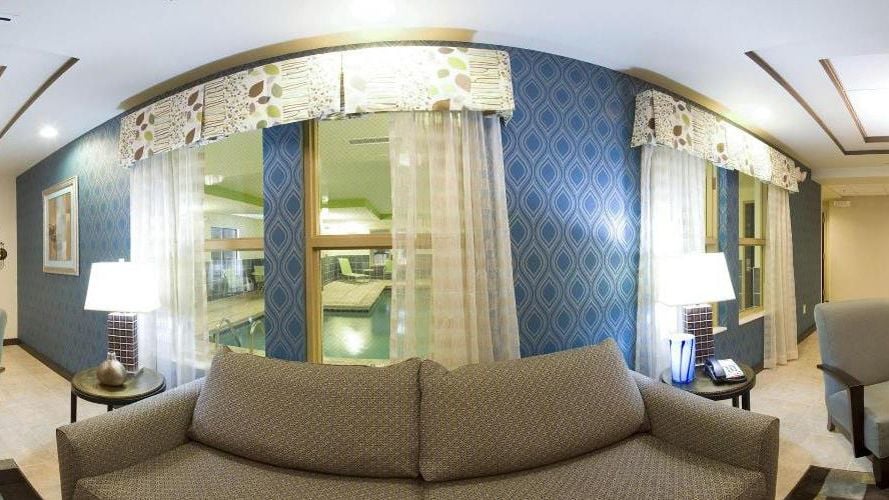 Holiday Inn Express Hotel & Suites Newport South