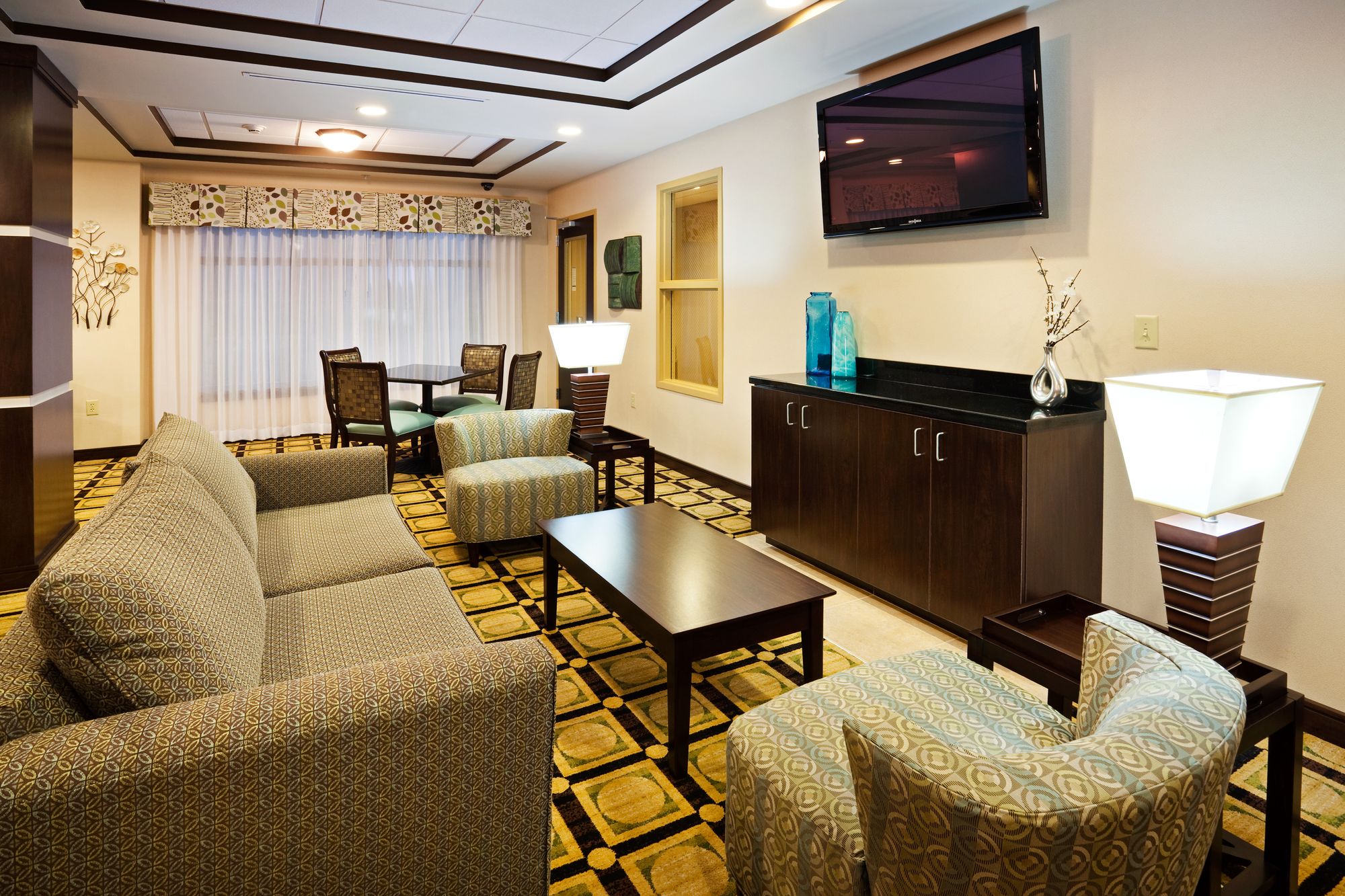 Holiday Inn Express Hotel & Suites Newport South