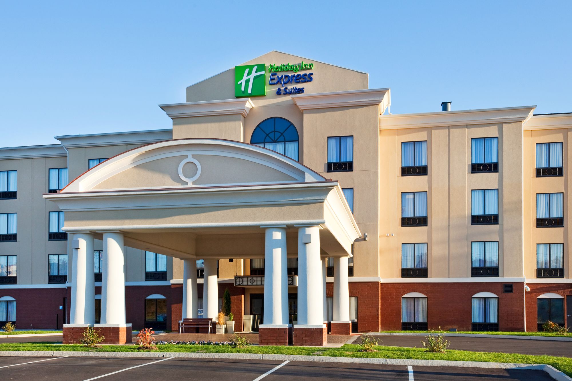 Holiday Inn Express Hotel & Suites Newport South