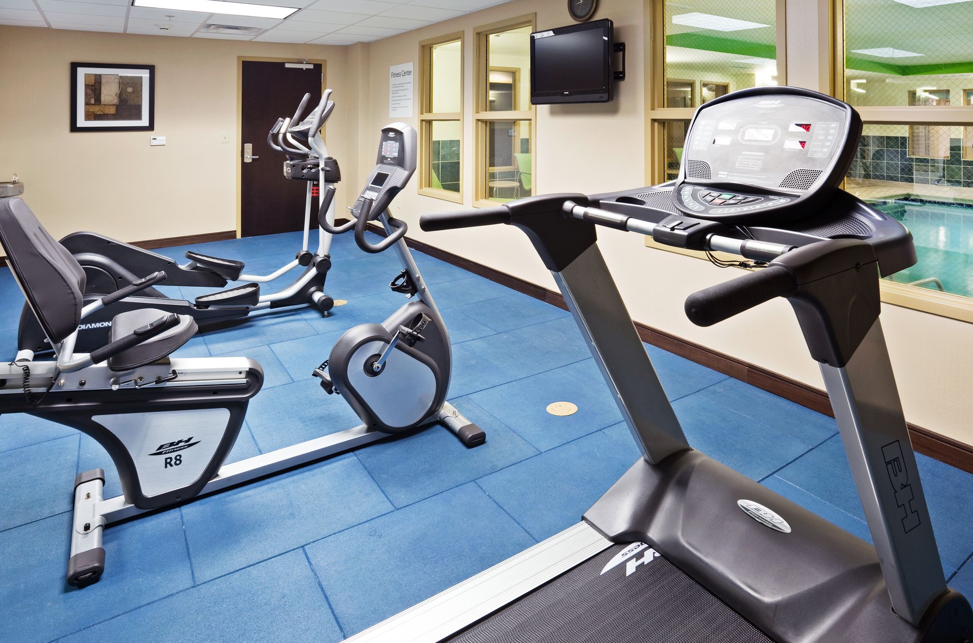 Holiday Inn Express Hotel & Suites Newport South