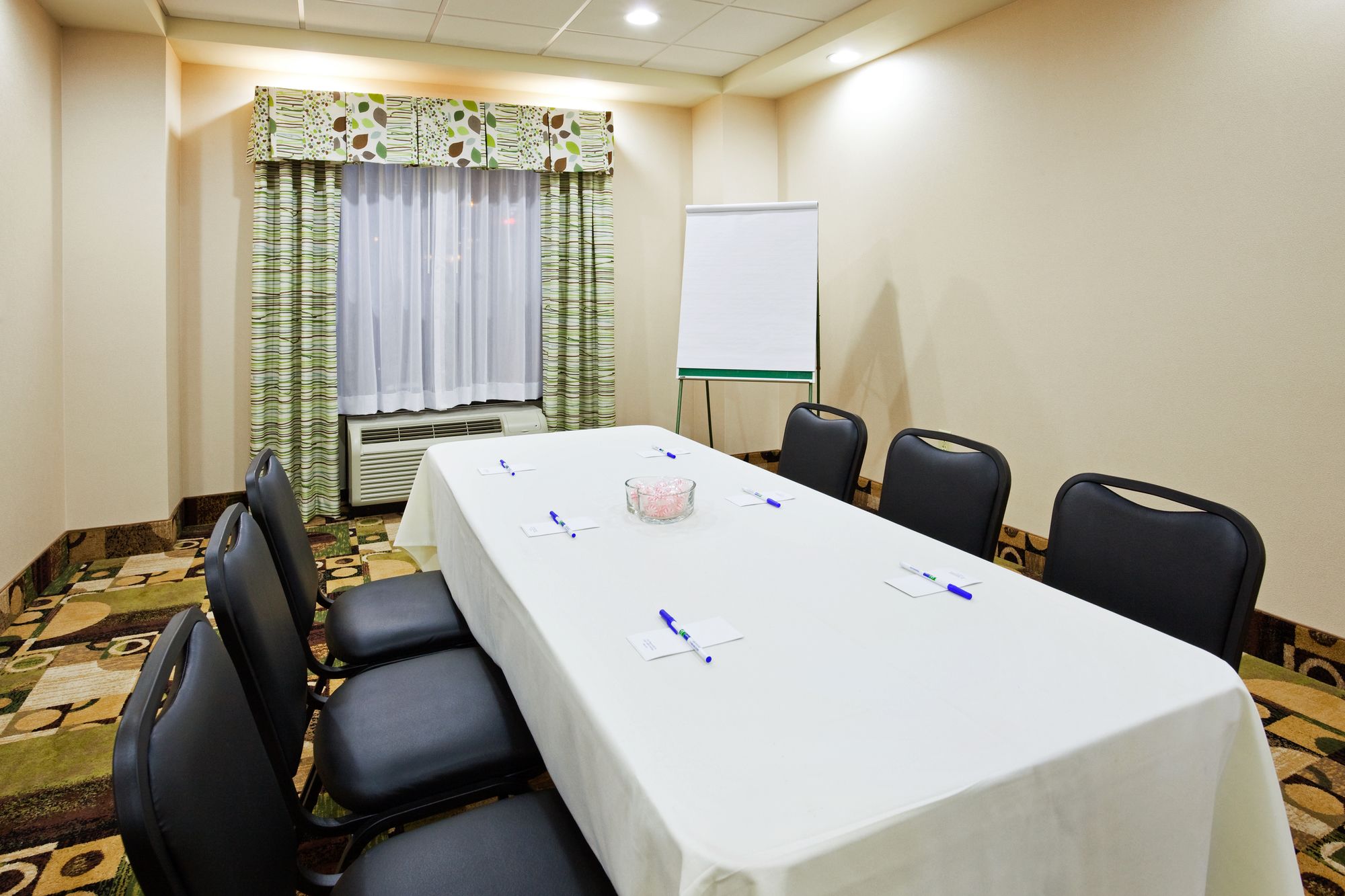 Holiday Inn Express Hotel & Suites Newport South