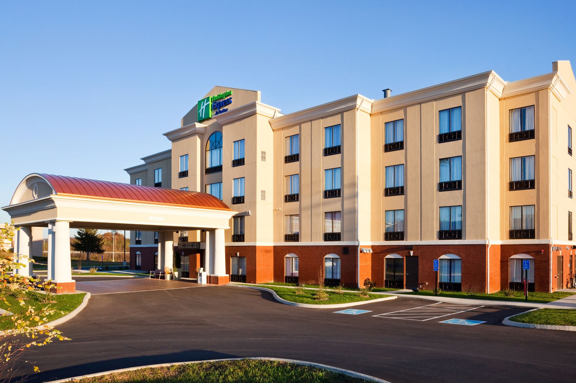 Holiday Inn Express Hotel & Suites Newport South