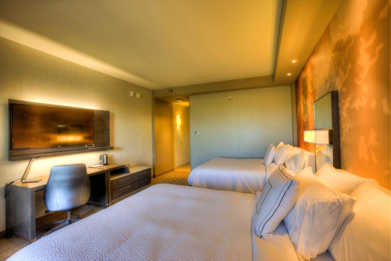 Courtyard Pigeon Forge