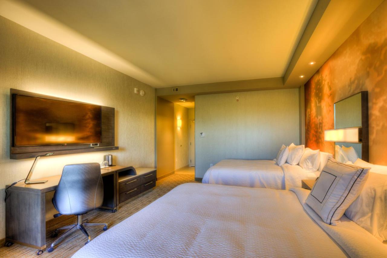 Courtyard Pigeon Forge