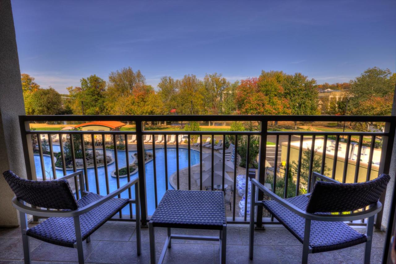 Courtyard Pigeon Forge