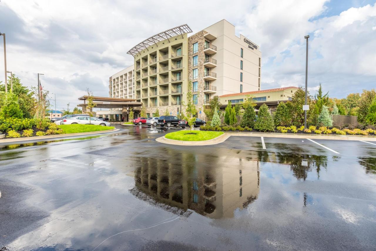 Courtyard Pigeon Forge