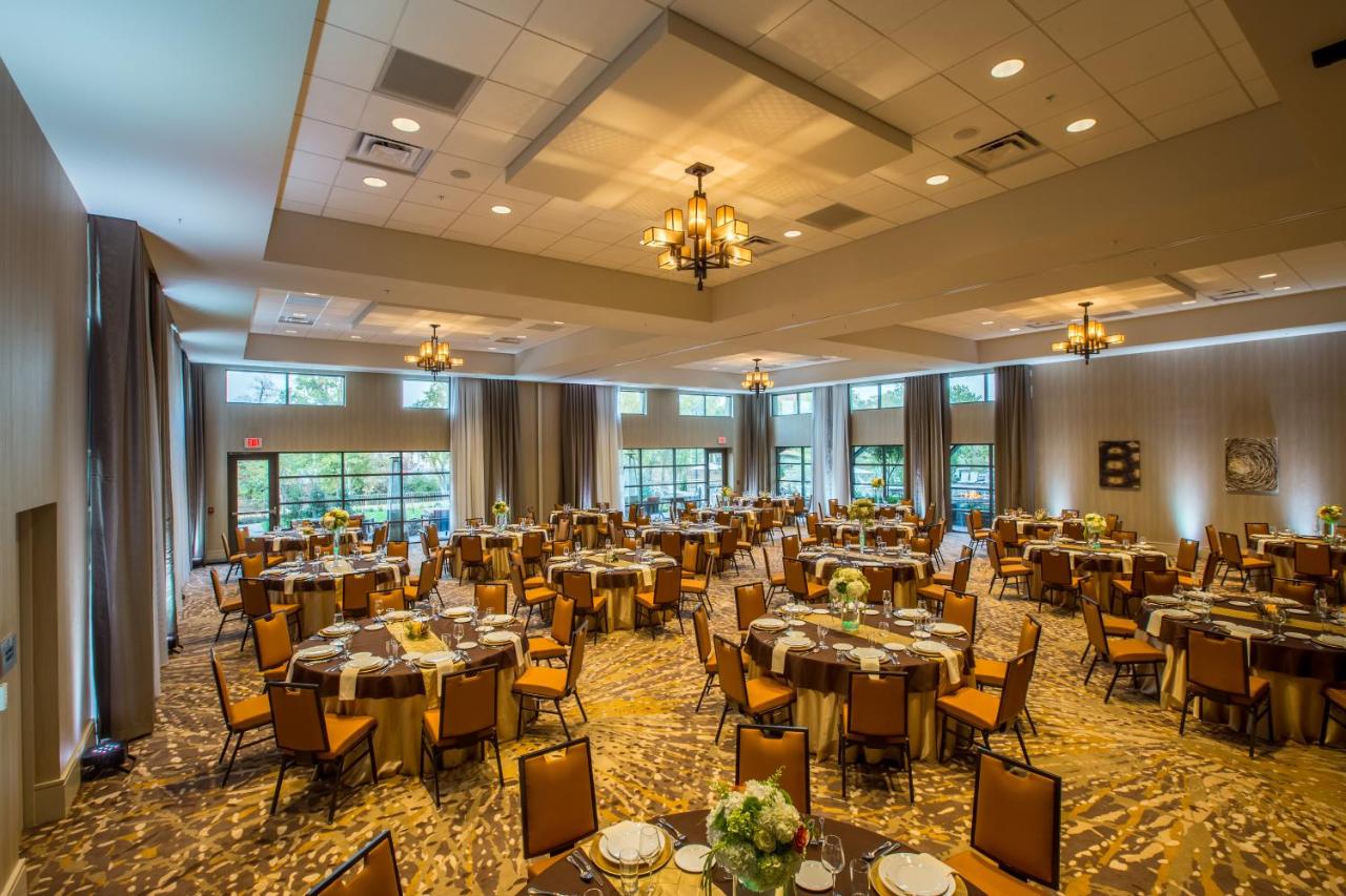 Courtyard Pigeon Forge