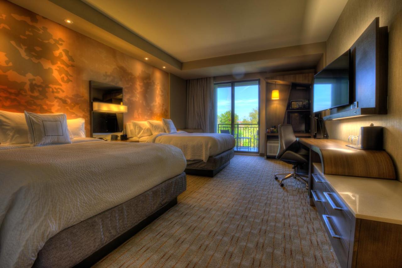 Courtyard Pigeon Forge