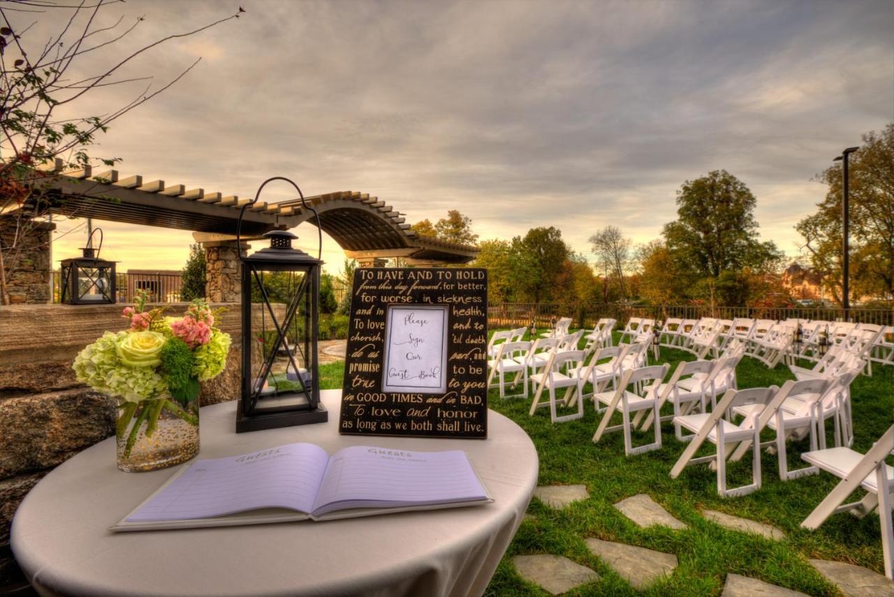 Courtyard Pigeon Forge