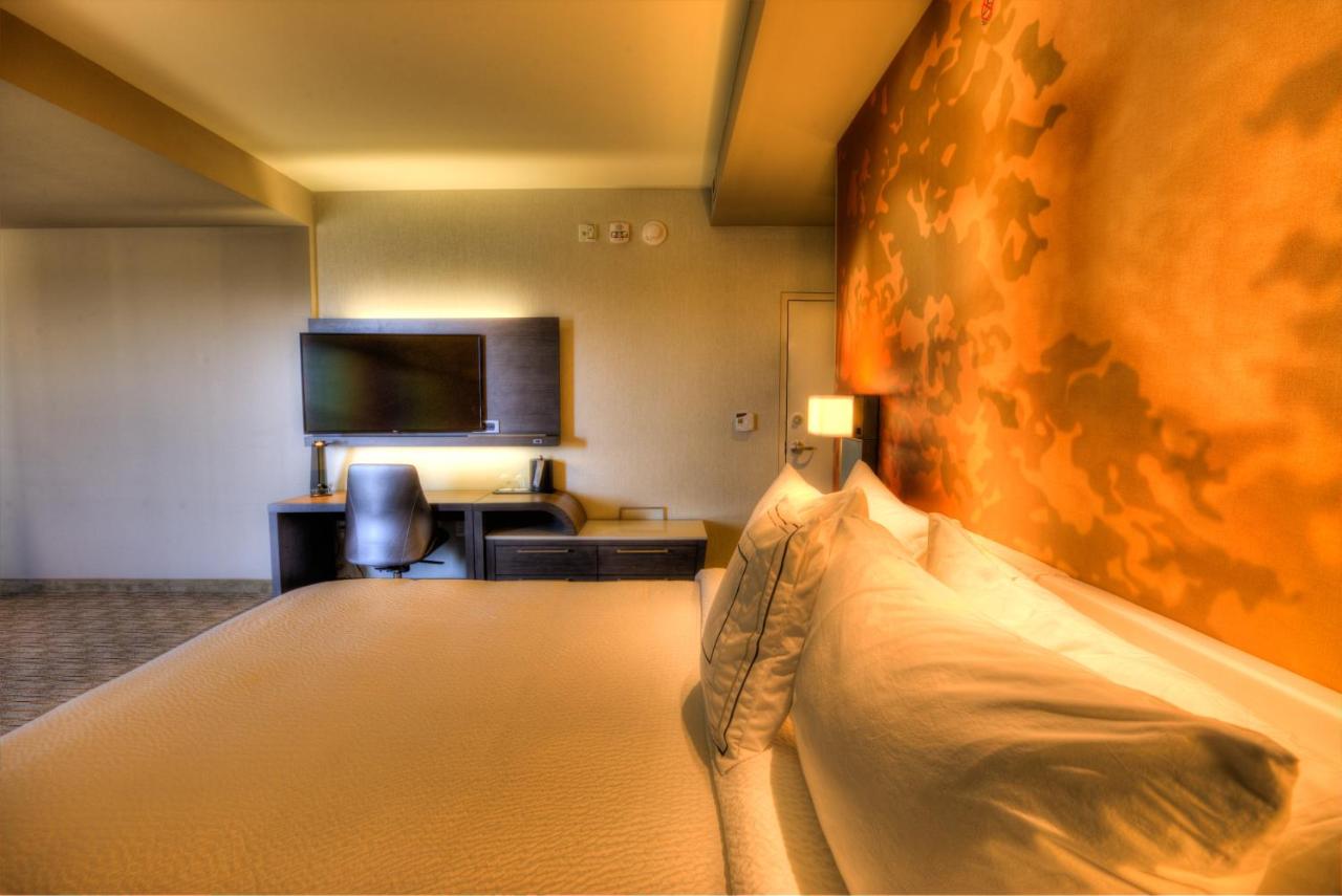 Courtyard Pigeon Forge