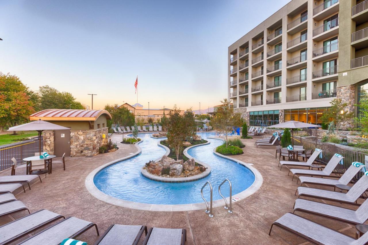 Courtyard Pigeon Forge