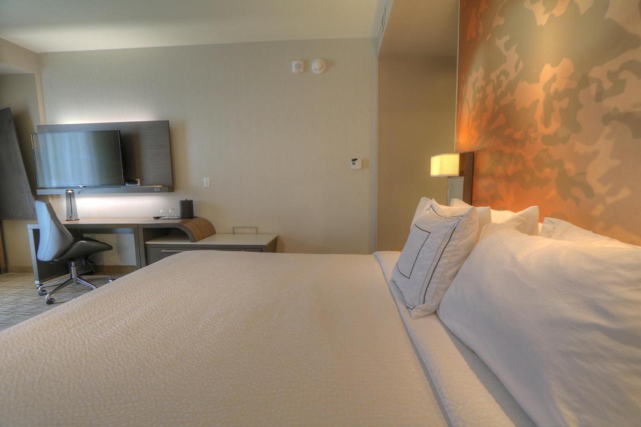 Courtyard Pigeon Forge